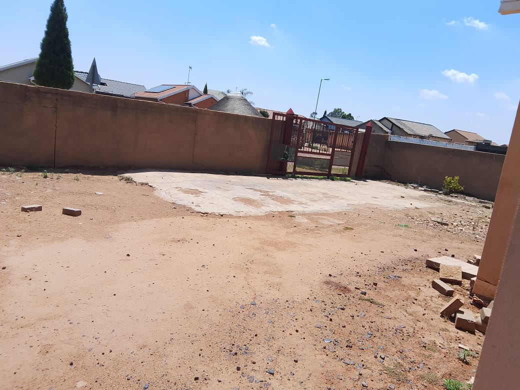 3 Bedroom Property for Sale in Rosslyn Gauteng