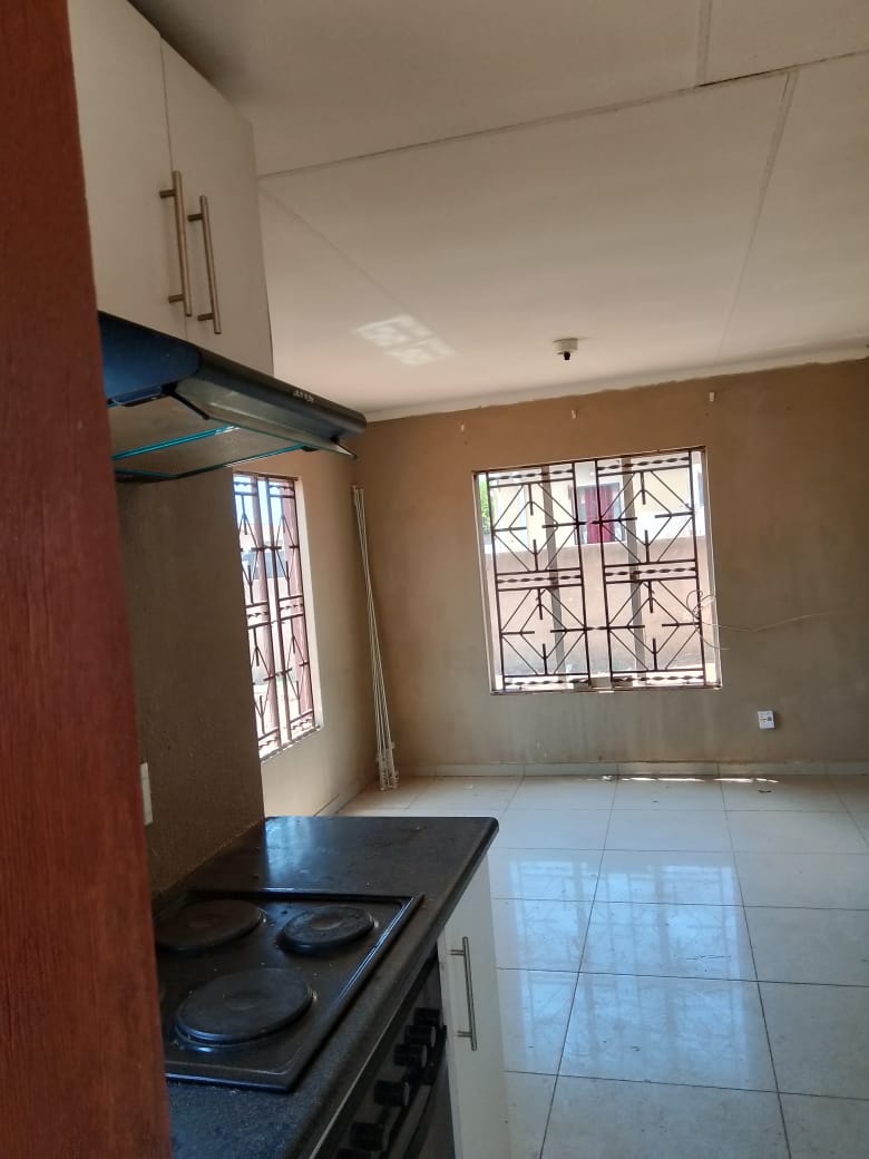 3 Bedroom Property for Sale in Rosslyn Gauteng