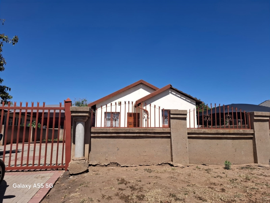 2 Bedroom Property for Sale in Rosslyn Gauteng