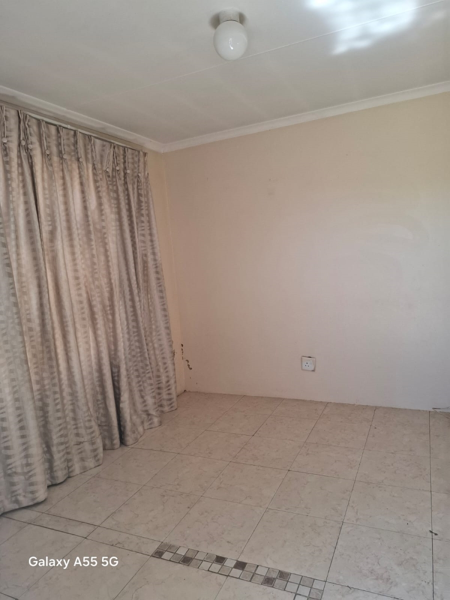 2 Bedroom Property for Sale in Rosslyn Gauteng