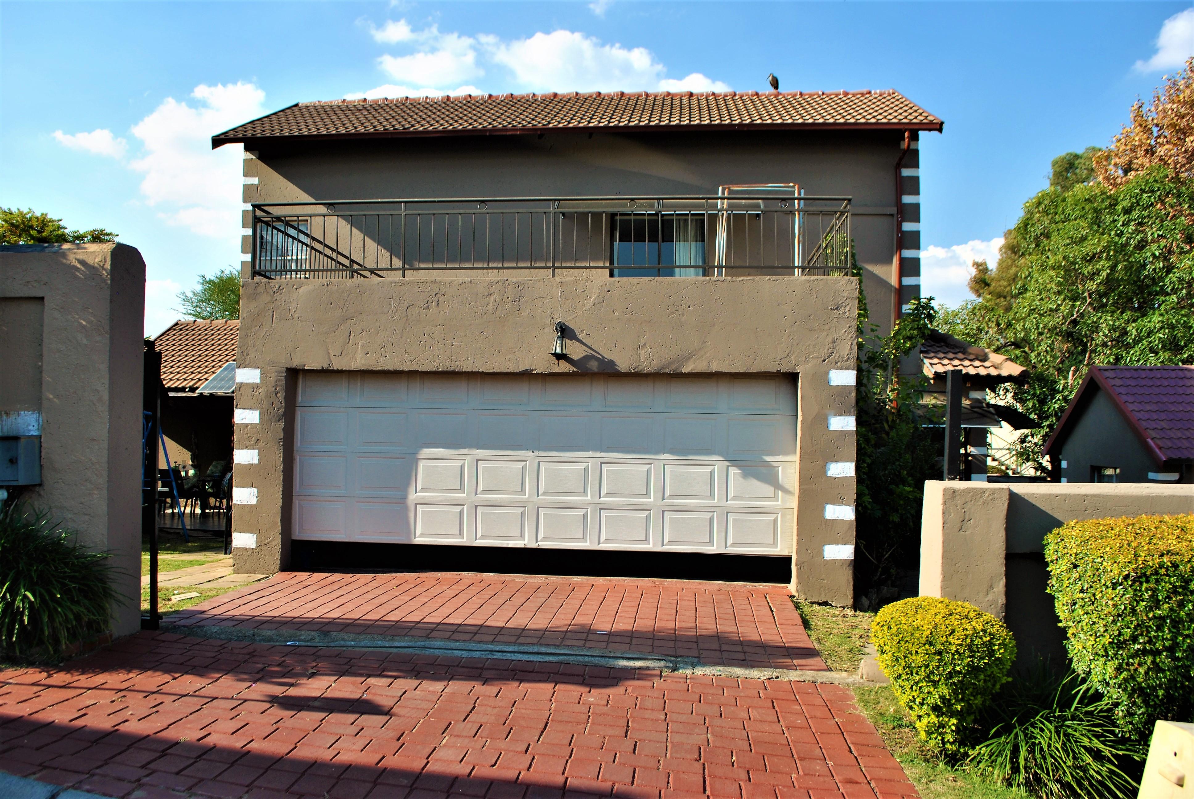 5 Bedroom Property for Sale in Halfway Gardens Gauteng