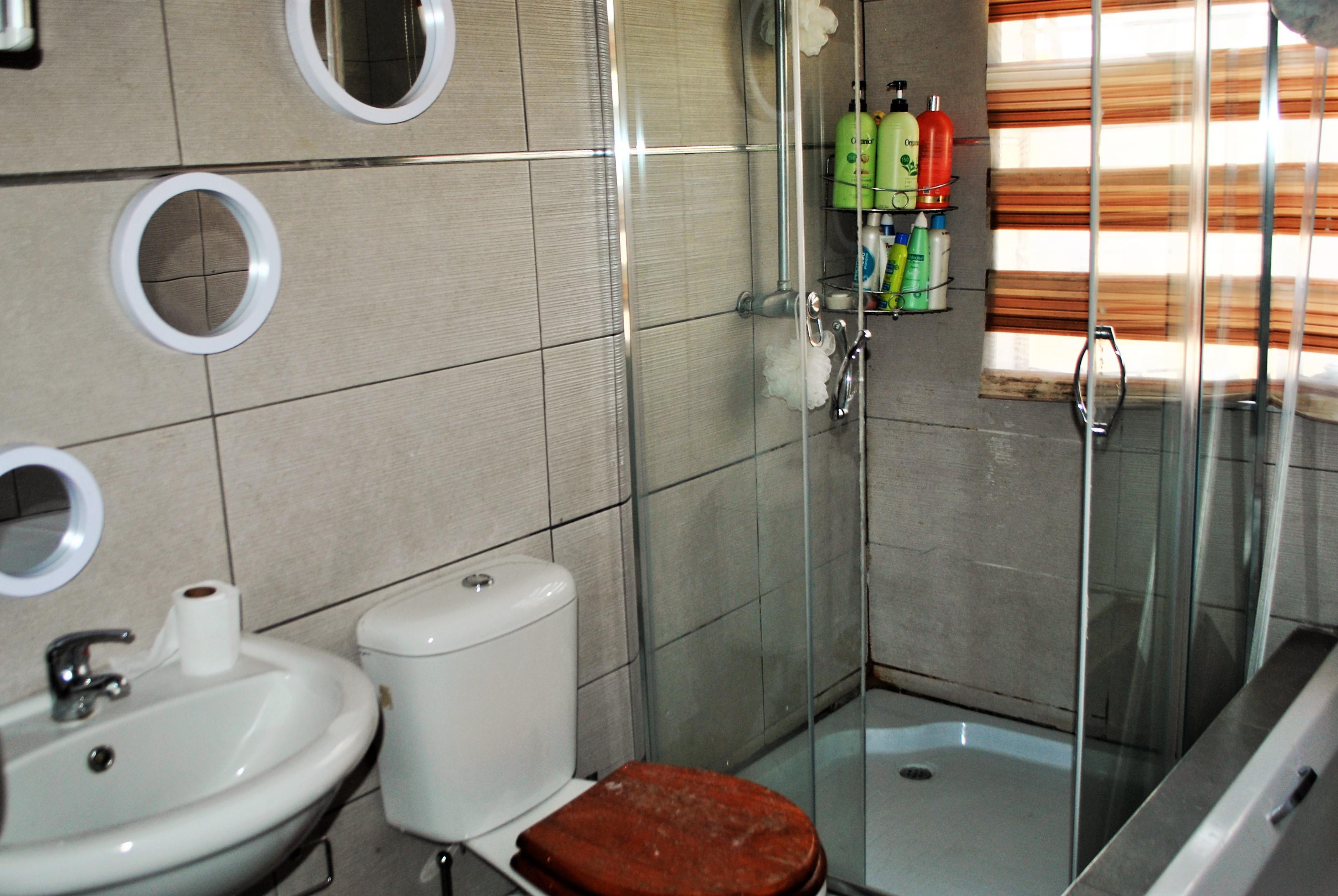 5 Bedroom Property for Sale in Halfway Gardens Gauteng