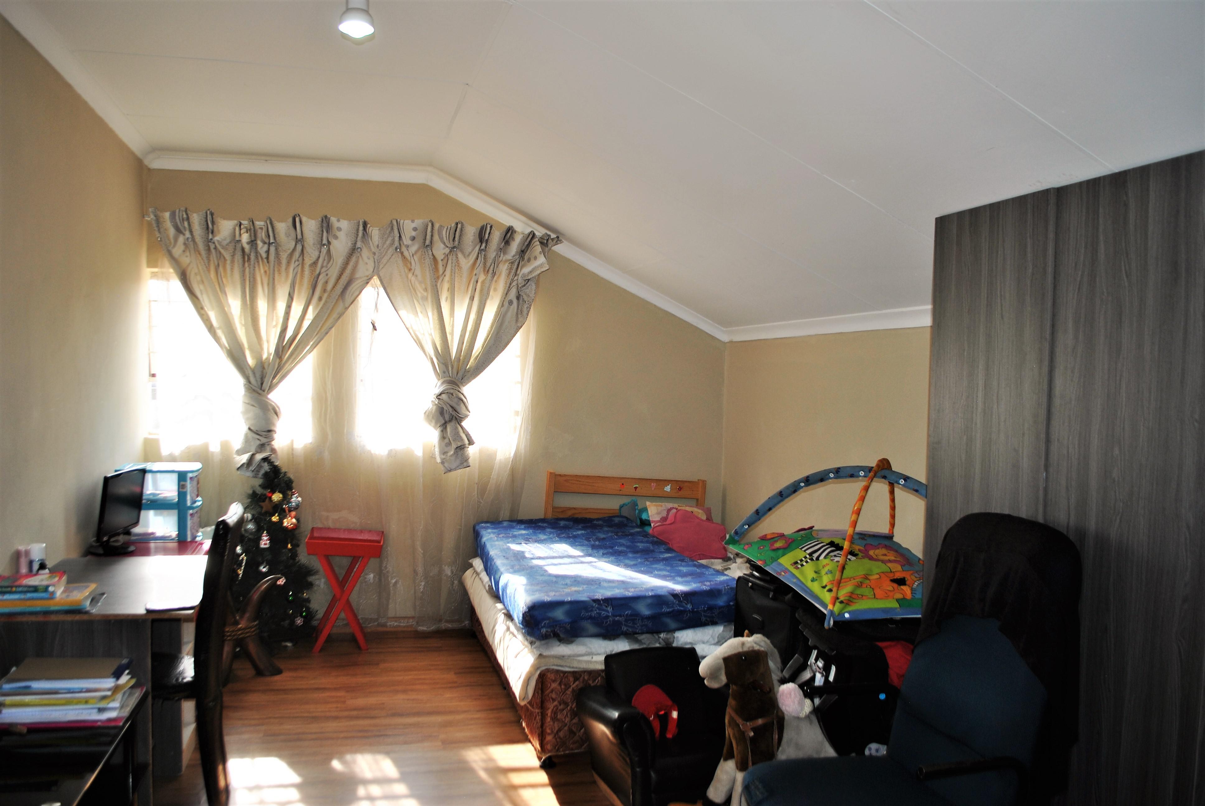 5 Bedroom Property for Sale in Halfway Gardens Gauteng