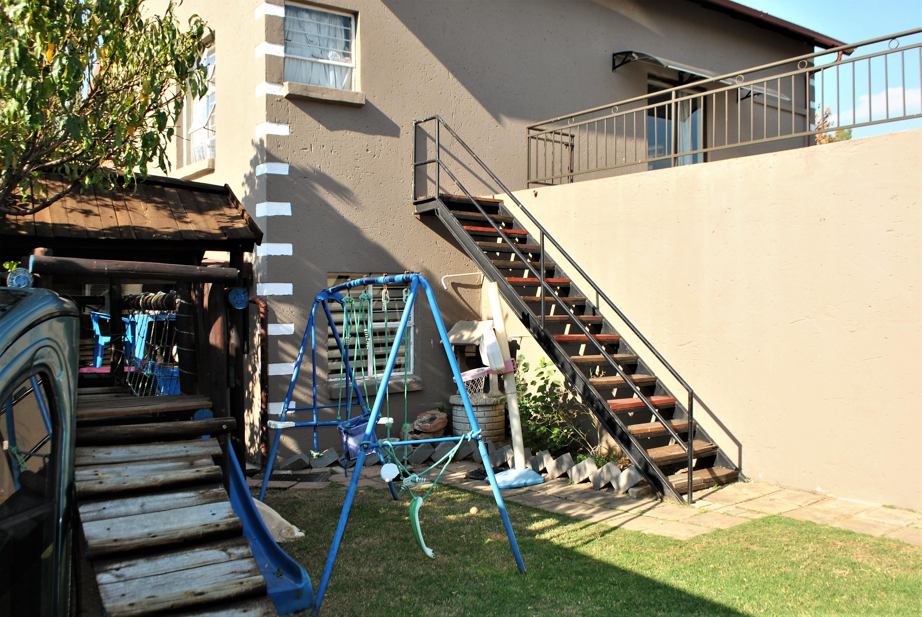 5 Bedroom Property for Sale in Halfway Gardens Gauteng