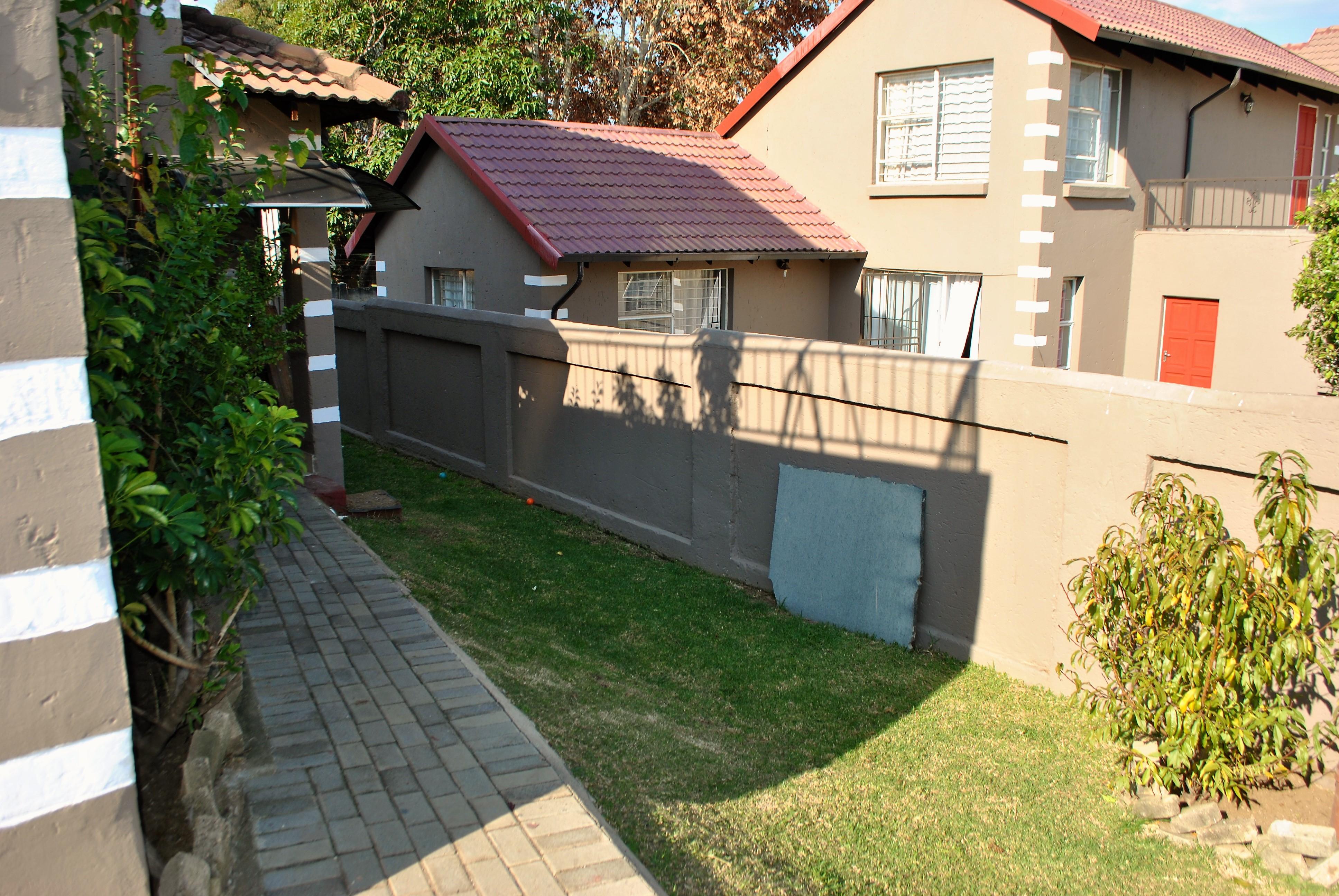 5 Bedroom Property for Sale in Halfway Gardens Gauteng