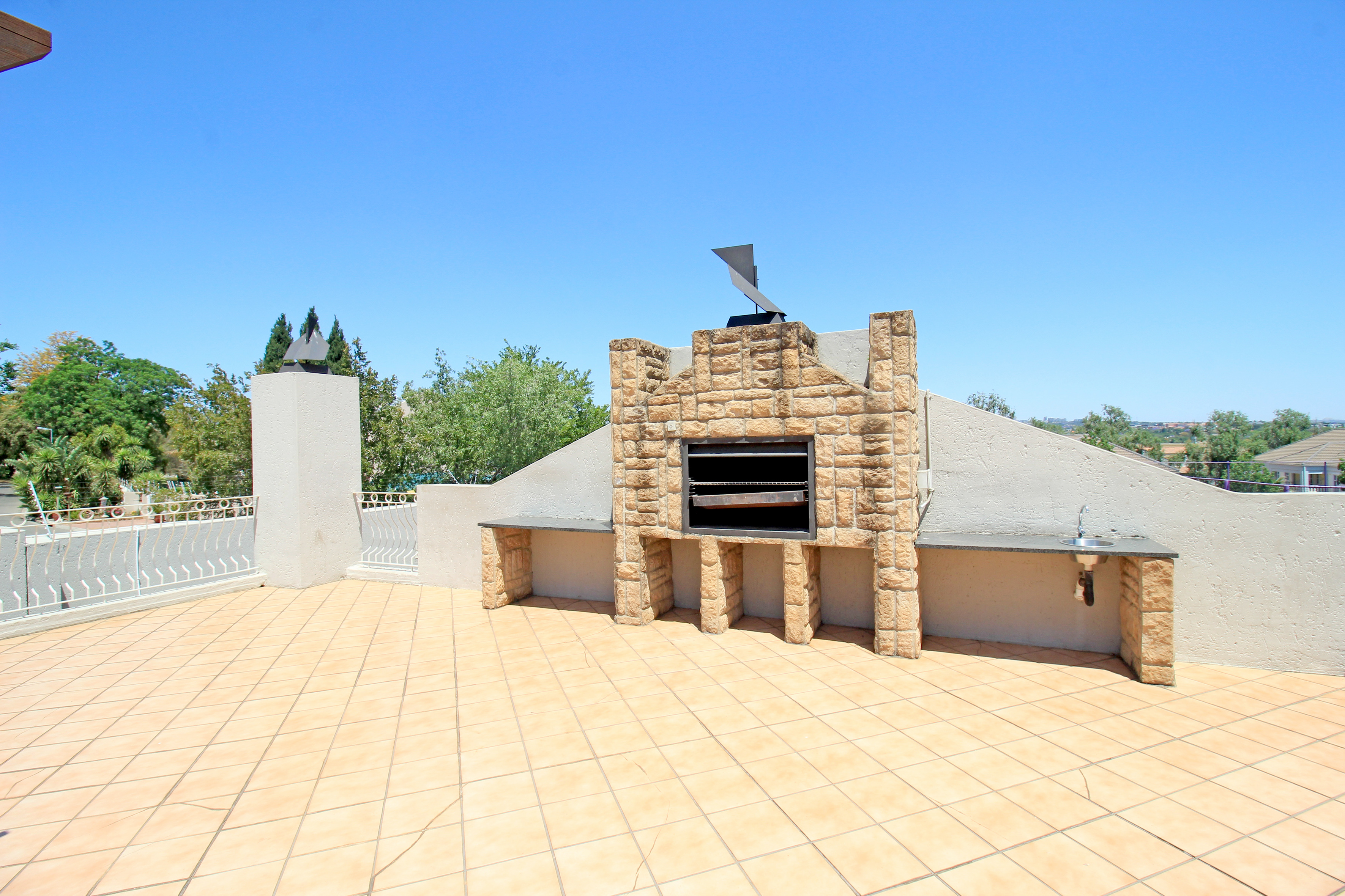 2 Bedroom Property for Sale in Sunninghill Gauteng