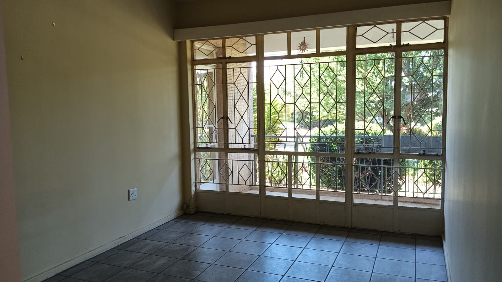 To Let 2 Bedroom Property for Rent in Monument Gauteng