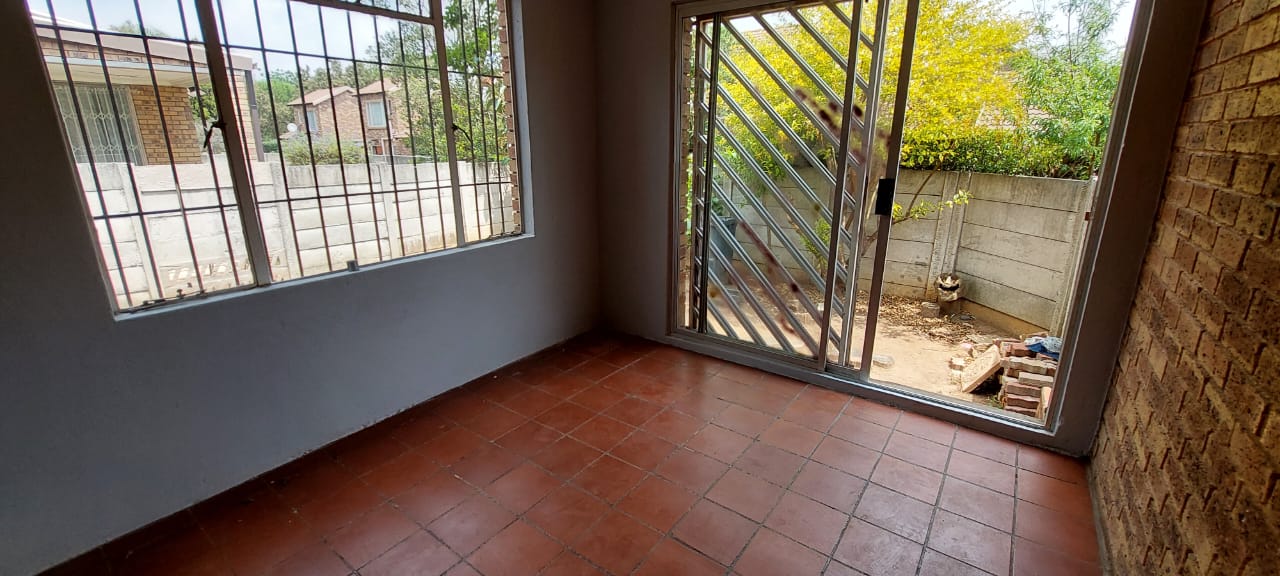 2 Bedroom Property for Sale in Allens Nek Gauteng