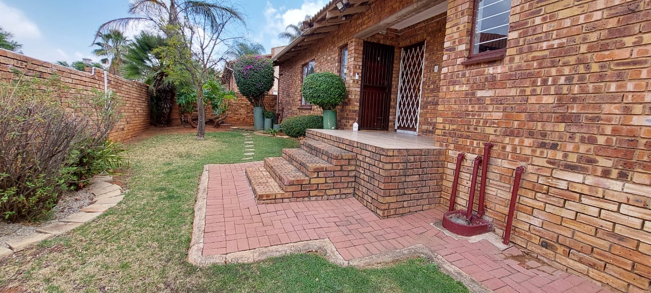 2 Bedroom Property for Sale in Wilgeheuwel Gauteng