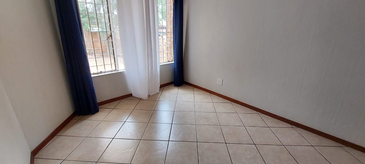 2 Bedroom Property for Sale in Wilgeheuwel Gauteng