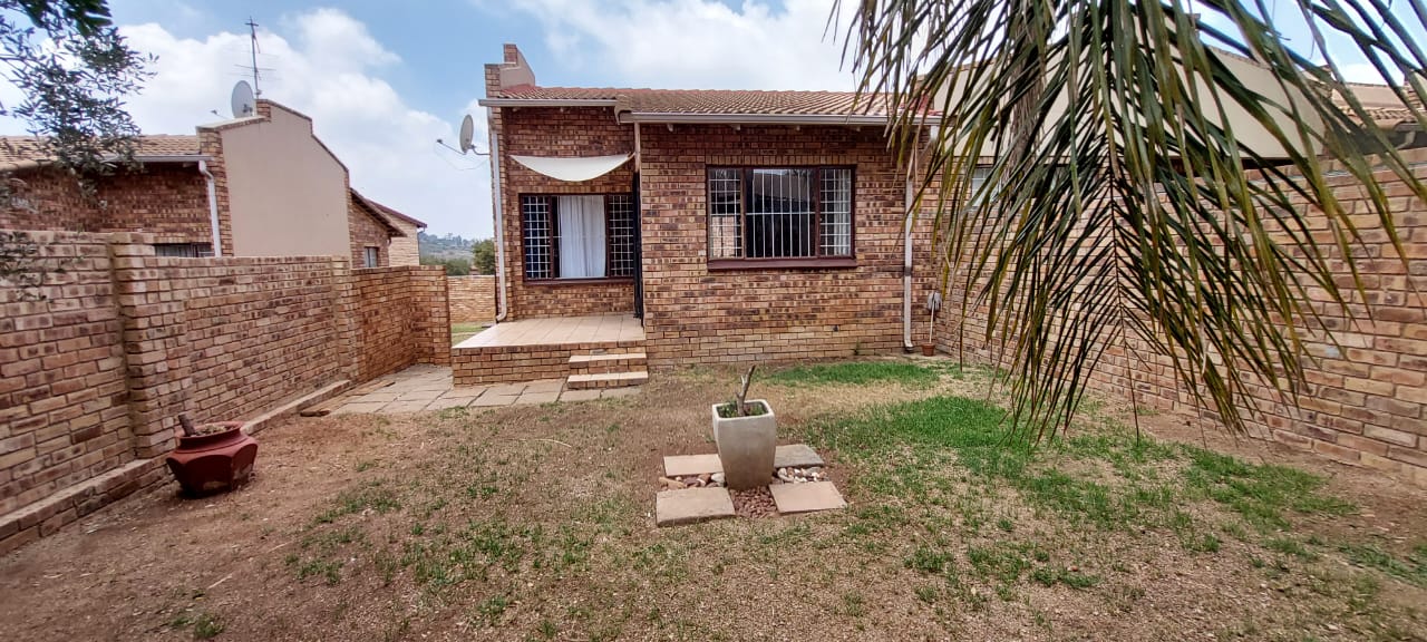 2 Bedroom Property for Sale in Wilgeheuwel Gauteng