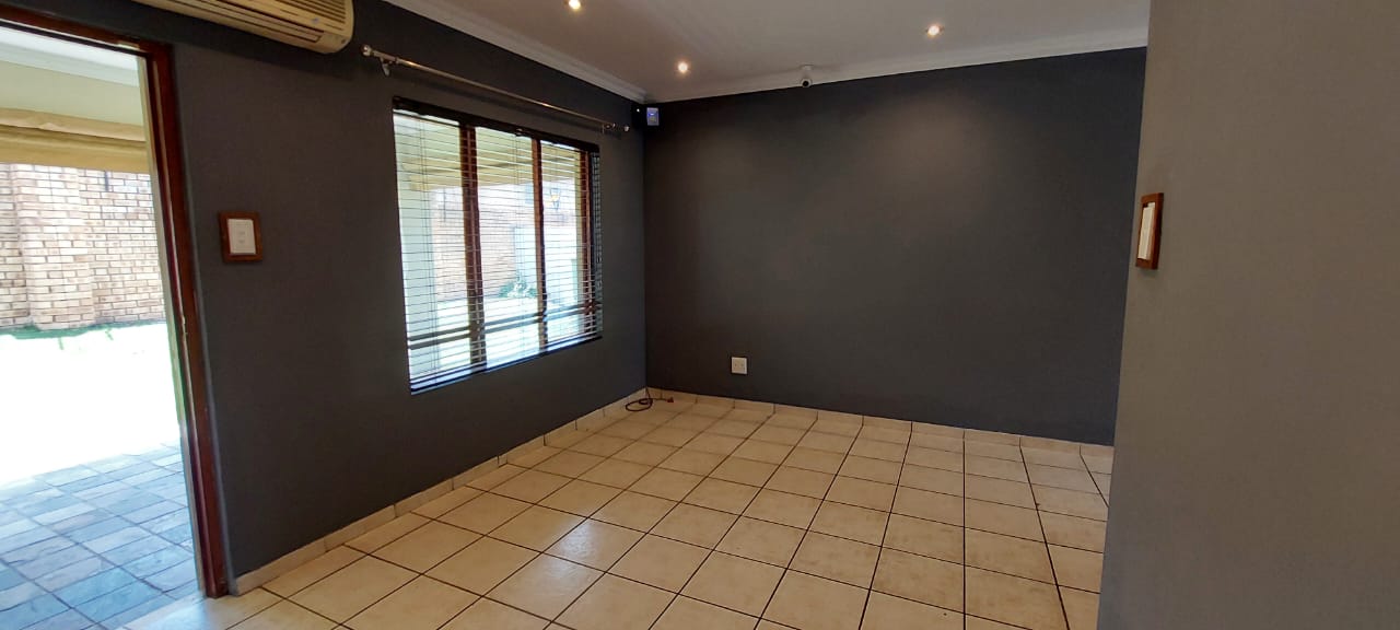 2 Bedroom Property for Sale in Willowbrook Gauteng