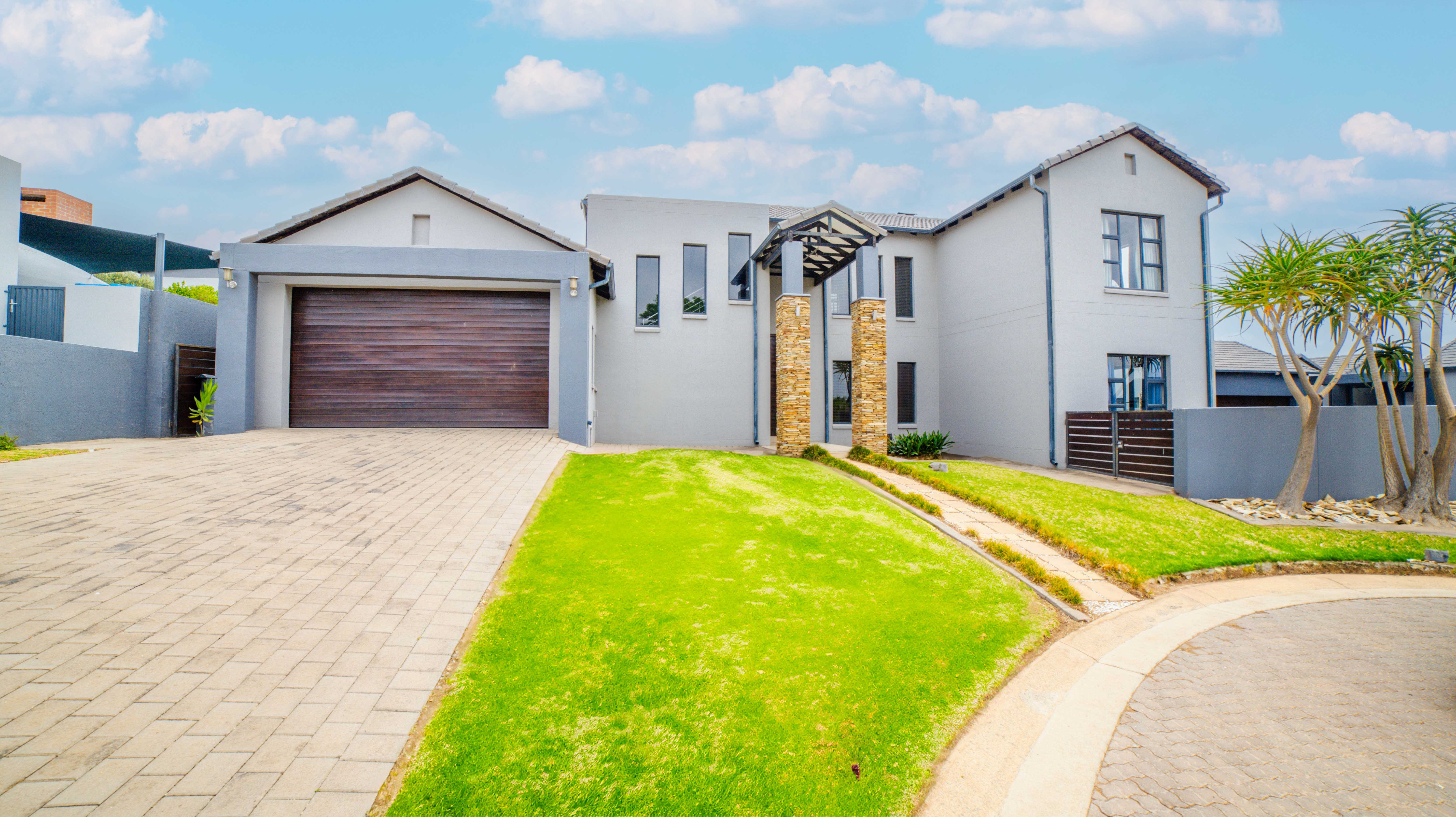 5 Bedroom Property for Sale in Copperleaf Estate Gauteng