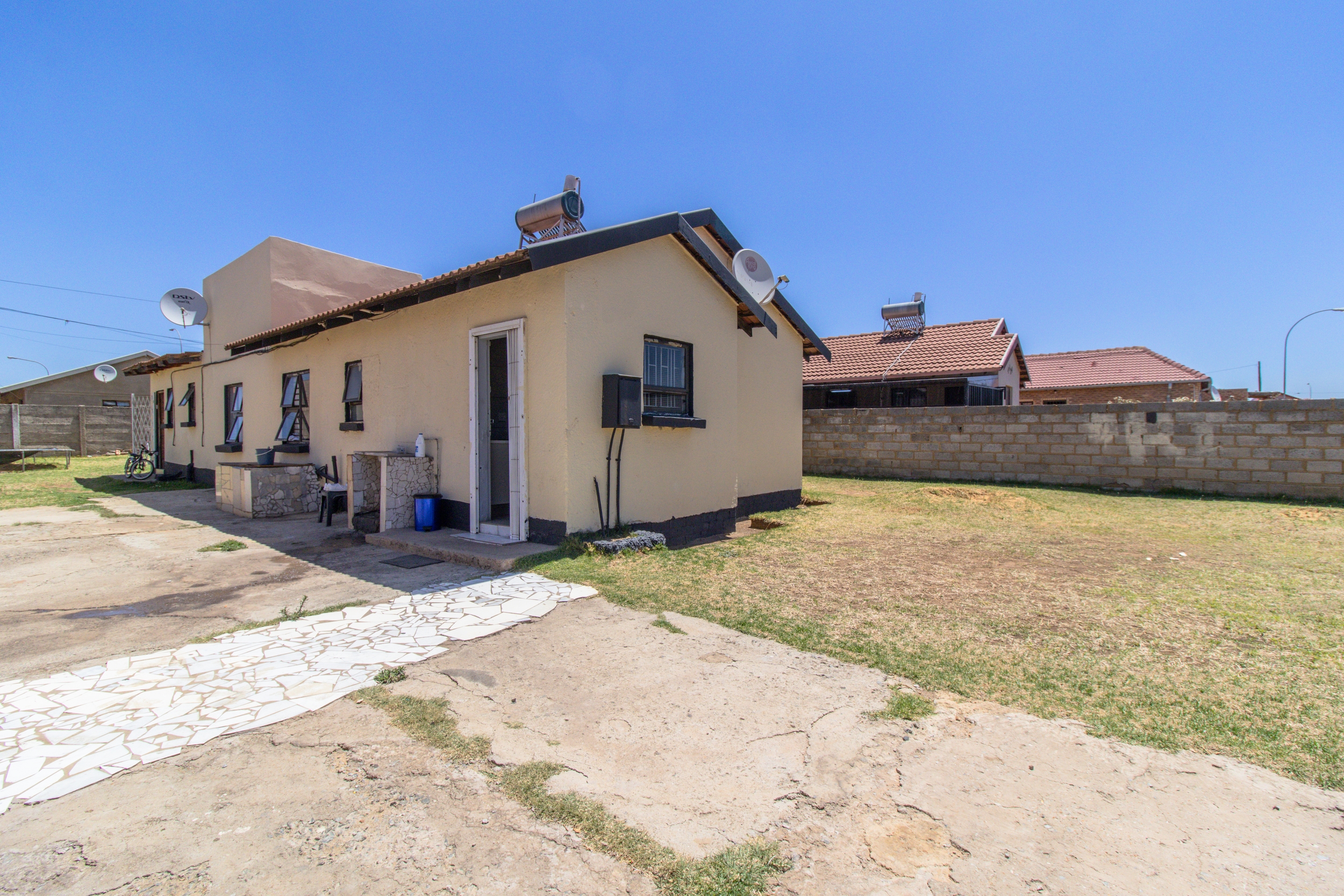 5 Bedroom Property for Sale in Lenasia South Gauteng