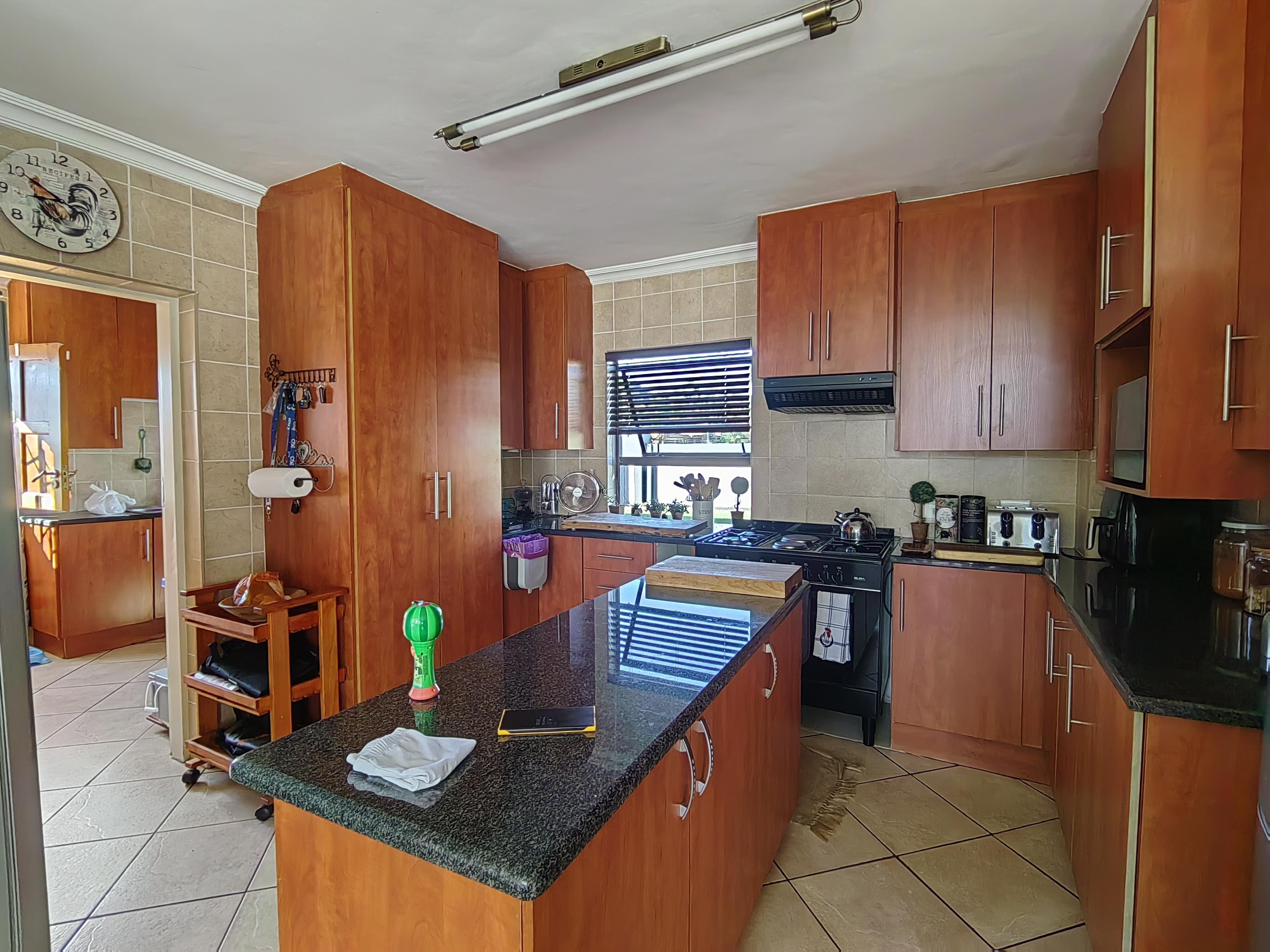 To Let 6 Bedroom Property for Rent in Montana Gauteng