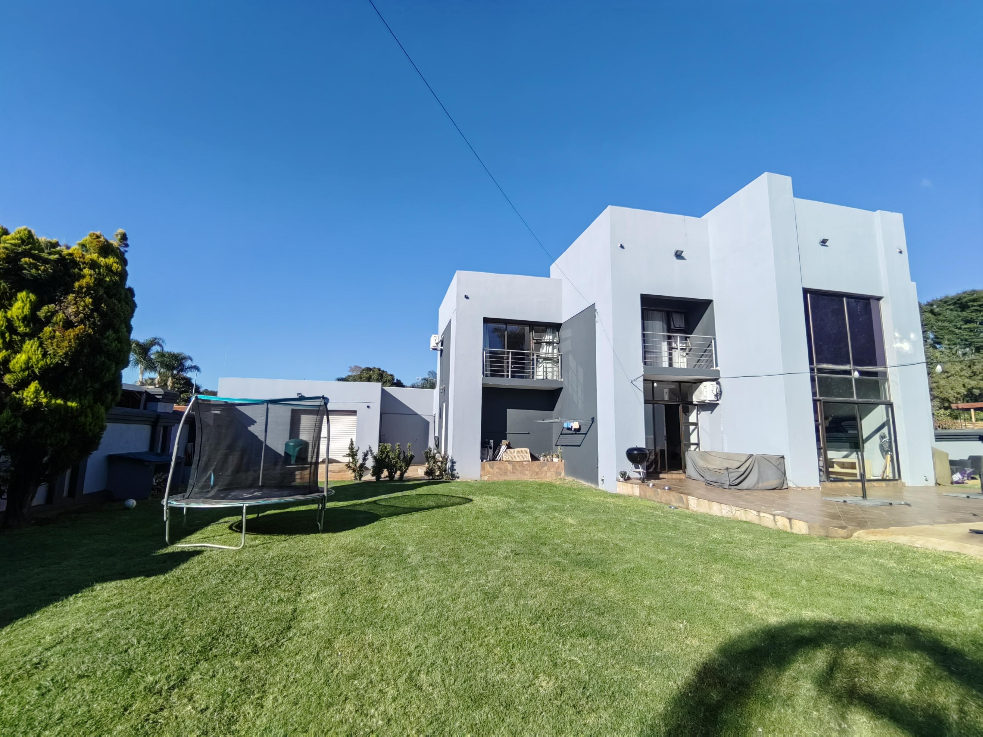 To Let 6 Bedroom Property for Rent in Montana Gauteng