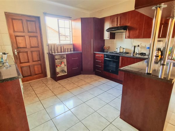 To Let 3 Bedroom Property for Rent in Halfway Gardens Gauteng