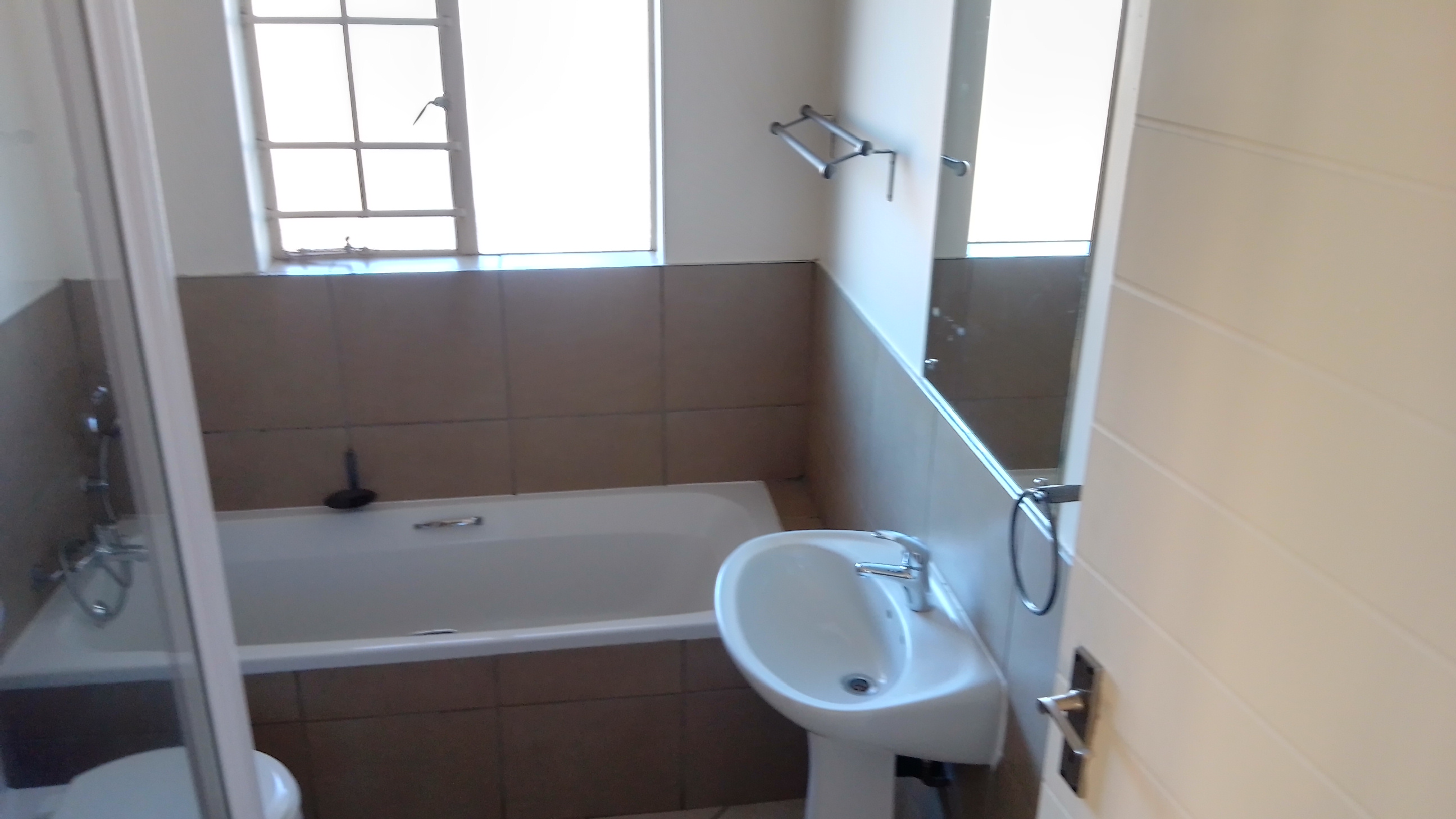 To Let 2 Bedroom Property for Rent in Monavoni Gauteng