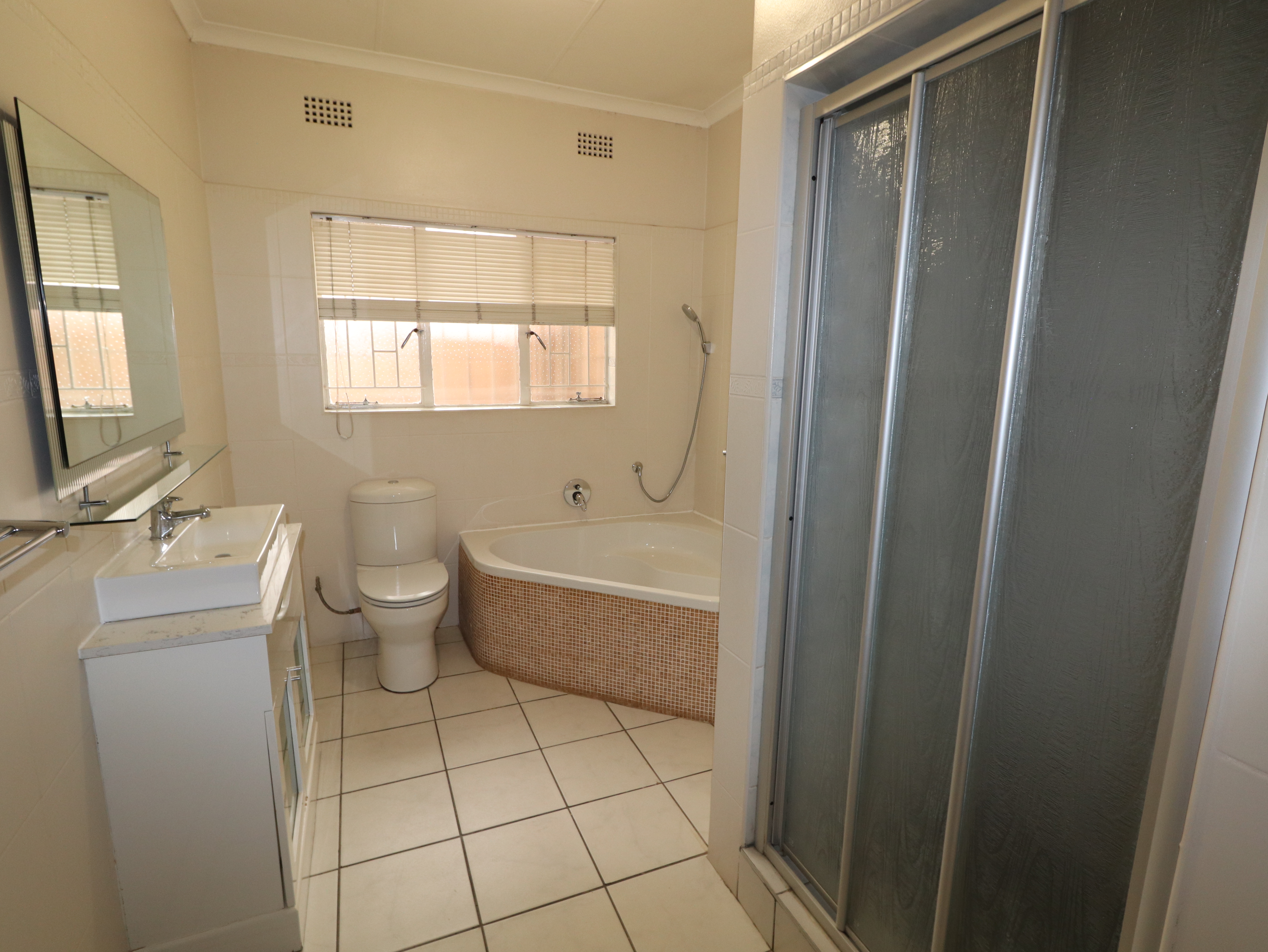 3 Bedroom Property for Sale in Birchleigh North Gauteng