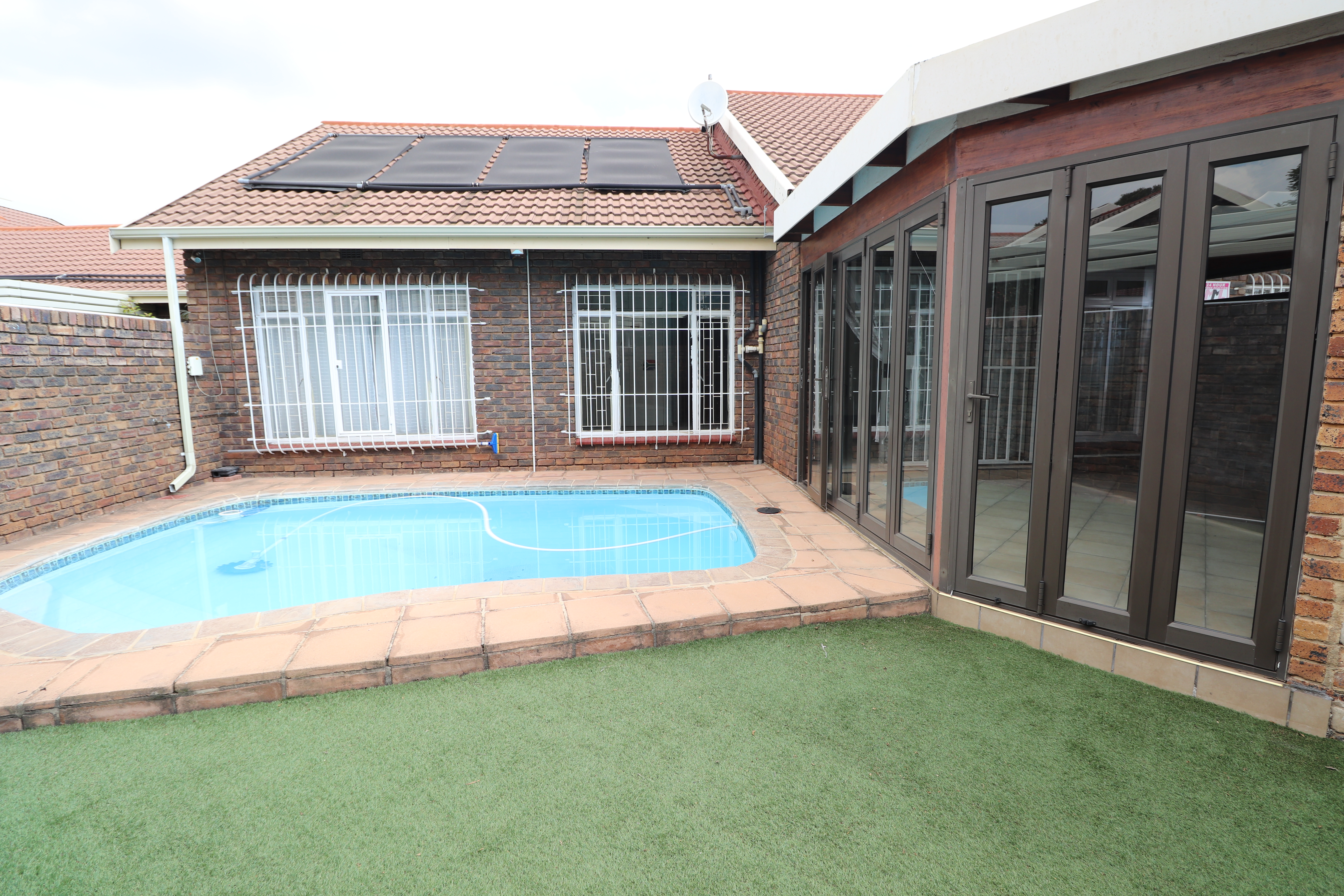 3 Bedroom Property for Sale in Birchleigh North Gauteng