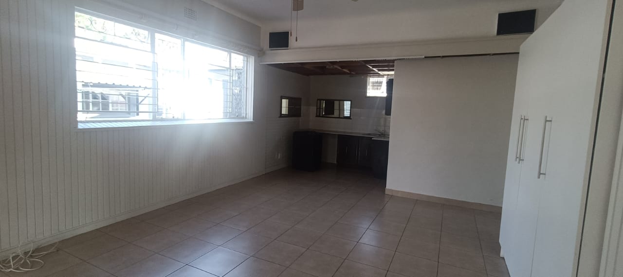 To Let 1 Bedroom Property for Rent in Emmarentia Gauteng