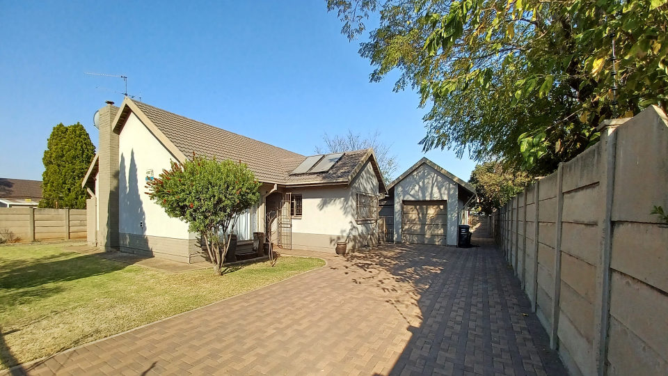 3 Bedroom Property for Sale in Vanderbijlpark SE 2 Gauteng