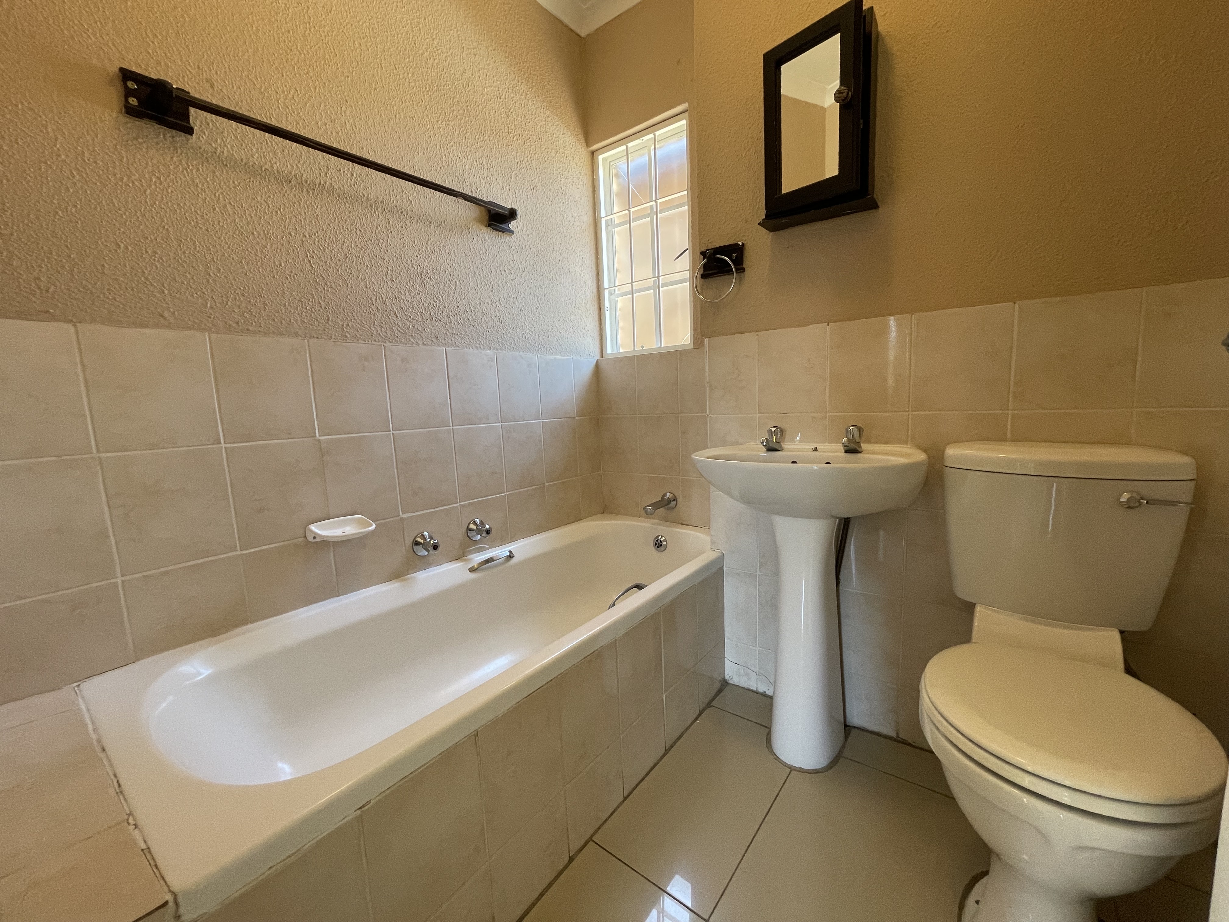 2 Bedroom Property for Sale in Honeydew Manor Gauteng