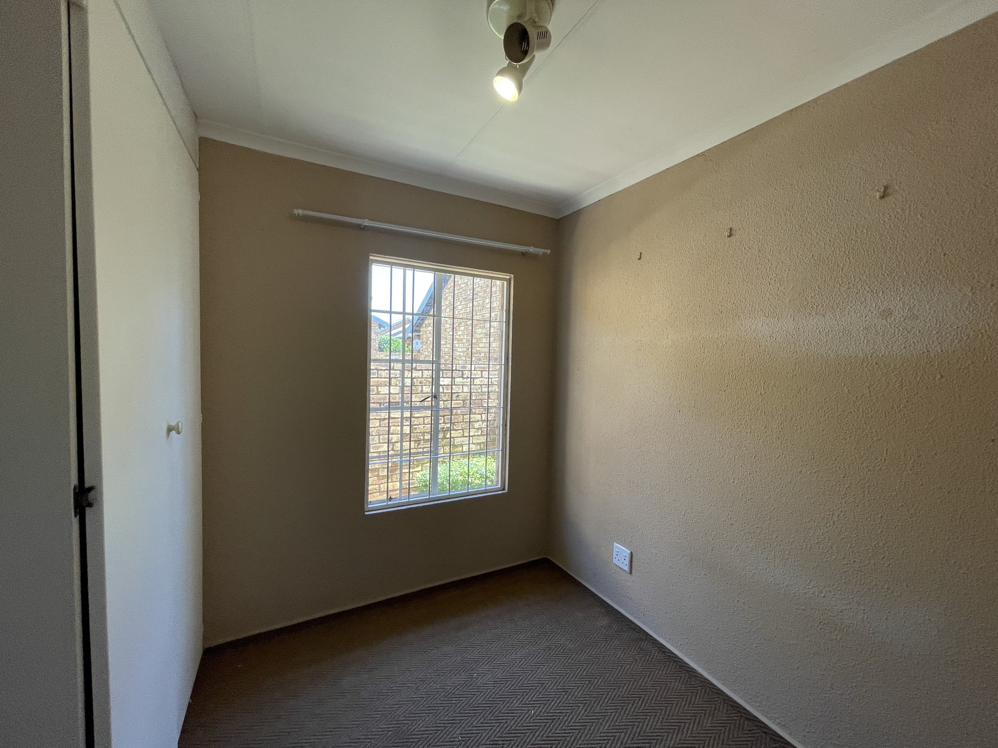 2 Bedroom Property for Sale in Honeydew Manor Gauteng