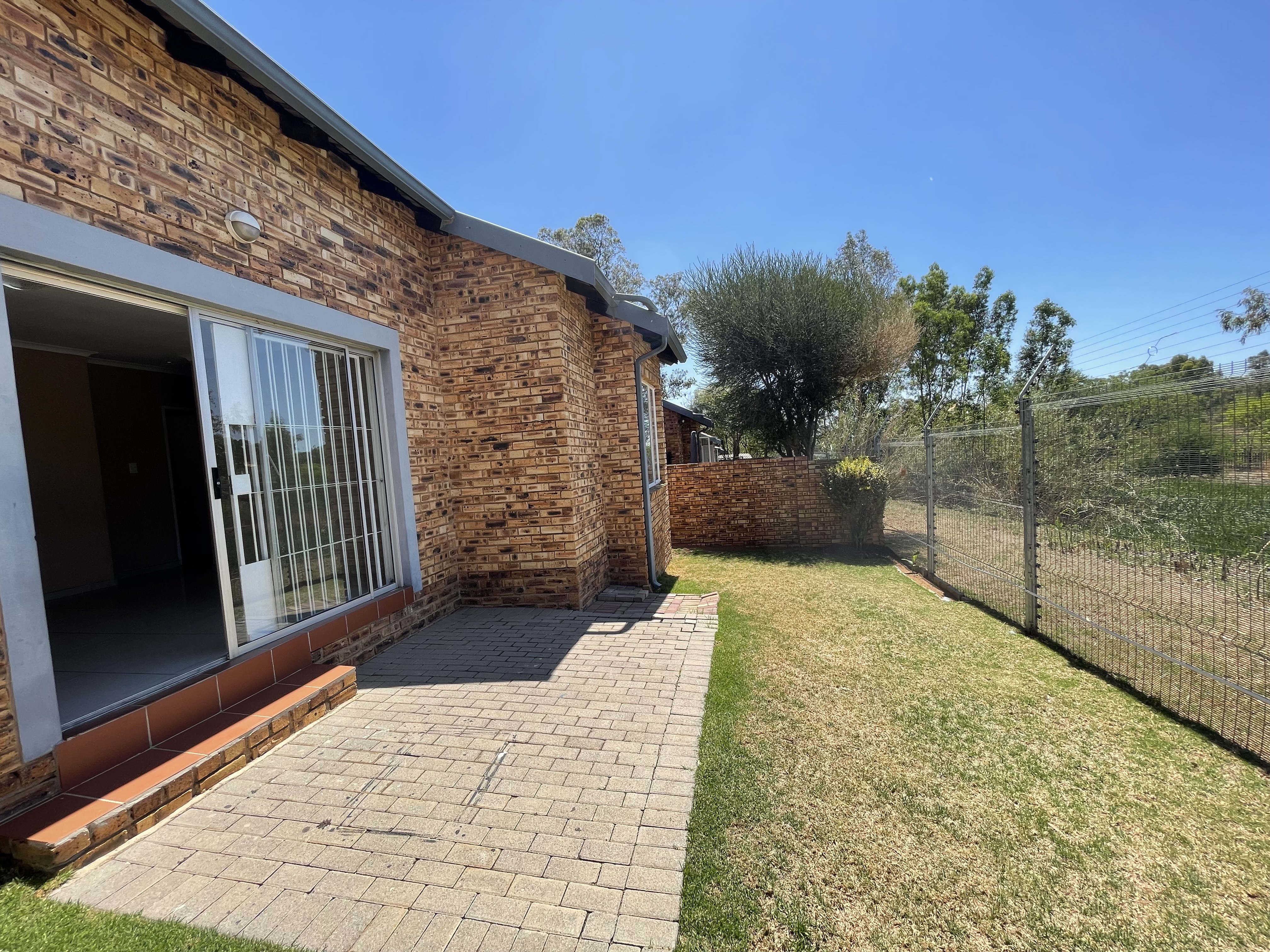 2 Bedroom Property for Sale in Honeydew Manor Gauteng