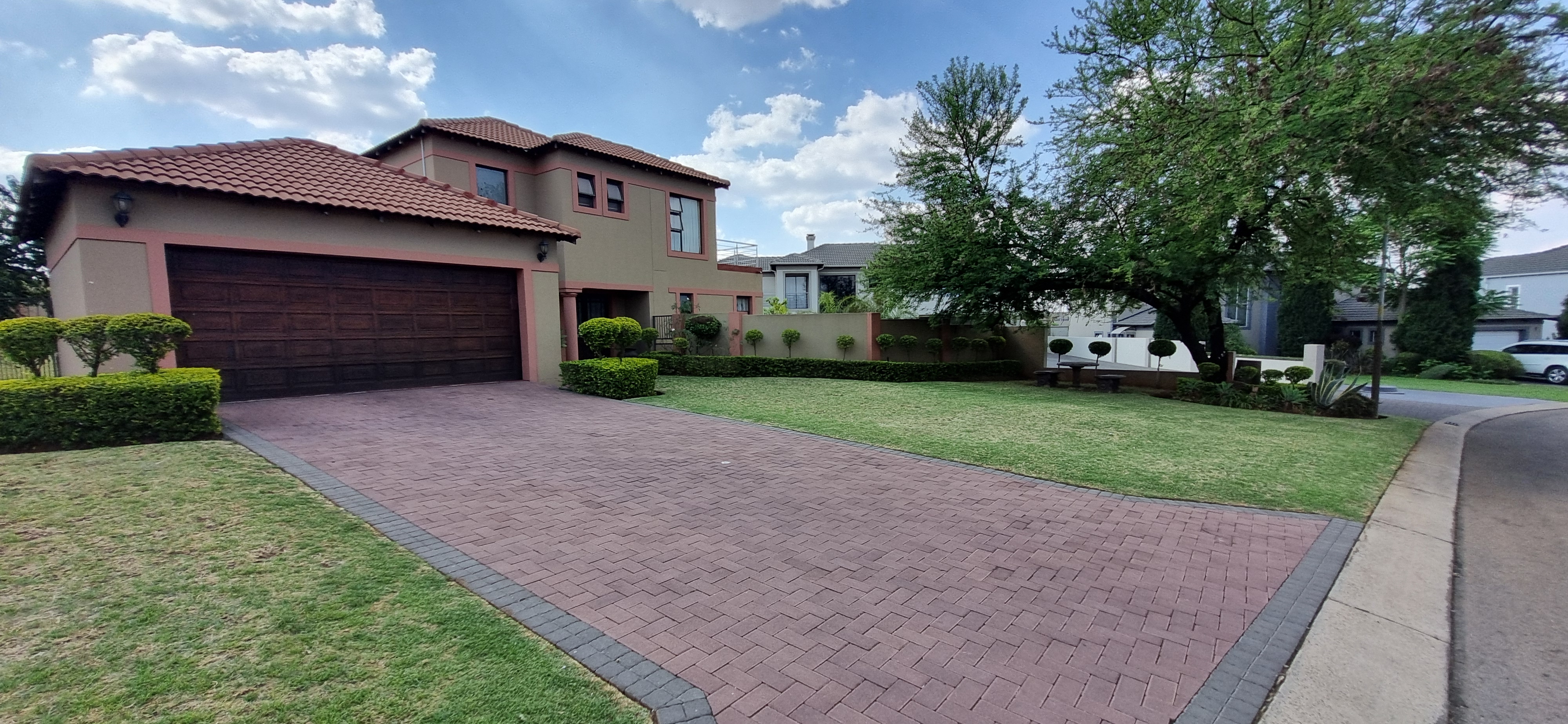 4 Bedroom Property for Sale in Monavoni Gauteng