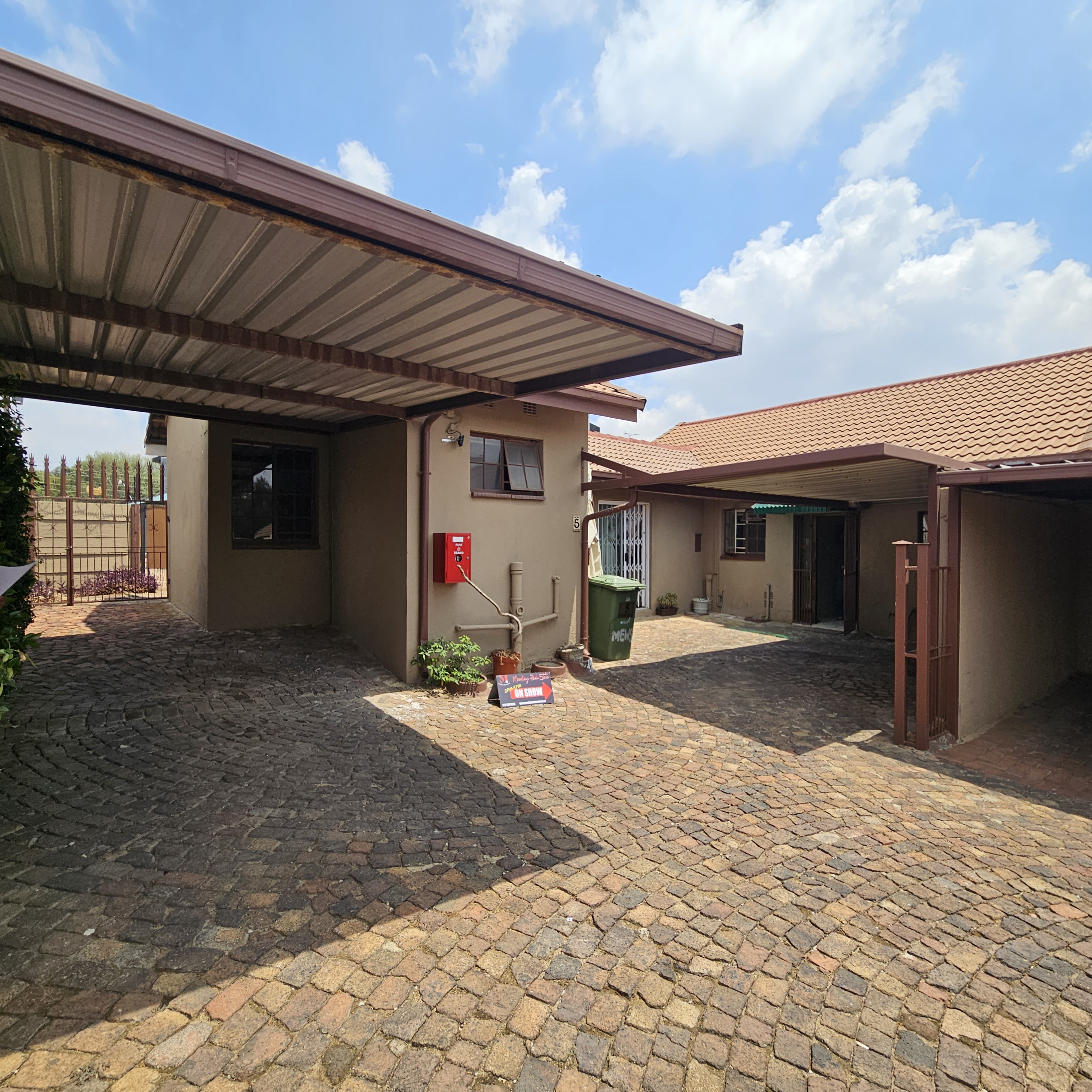 3 Bedroom Property for Sale in Illiondale Gauteng