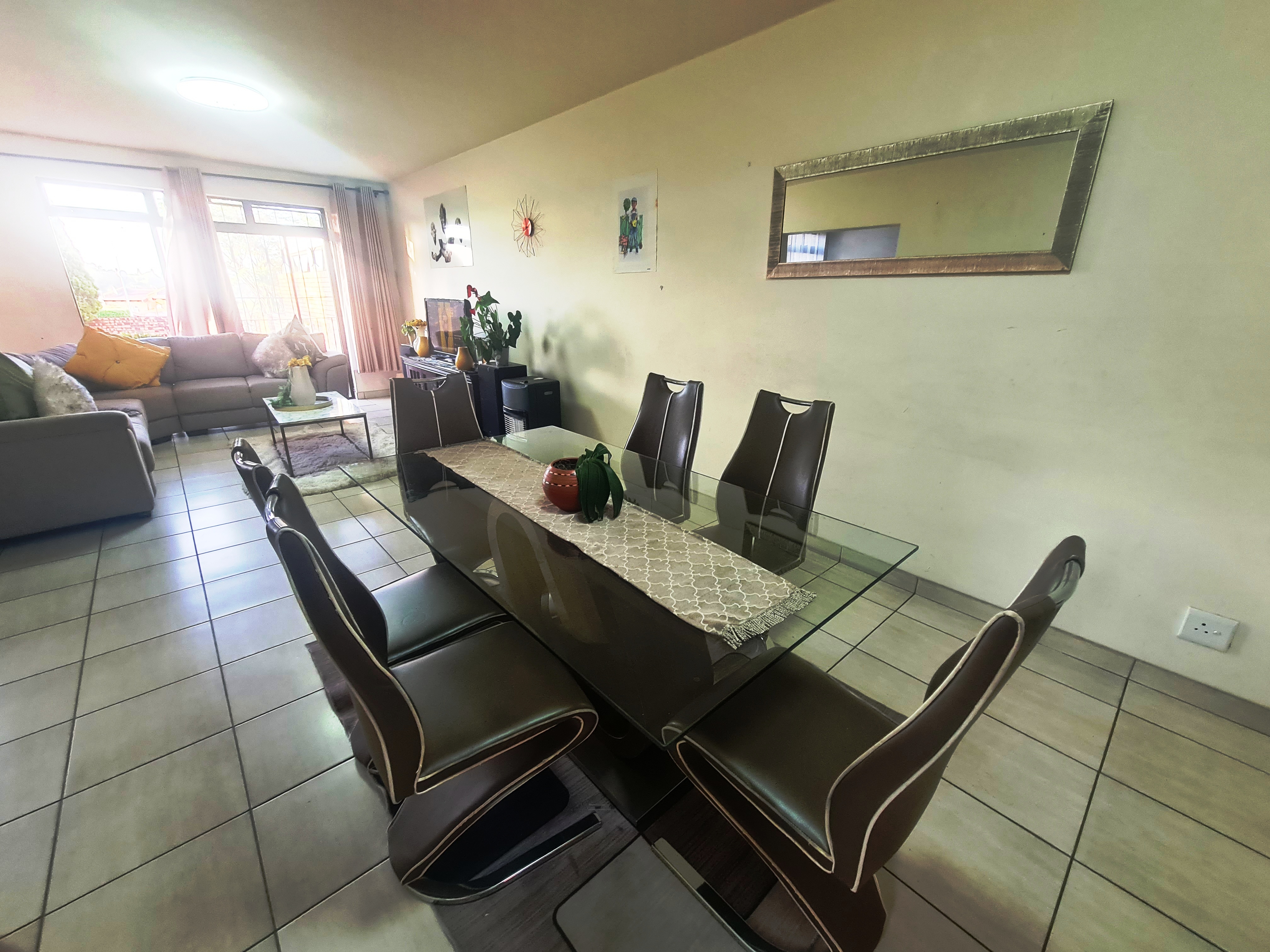 4 Bedroom Property for Sale in Corlett Gardens Gauteng