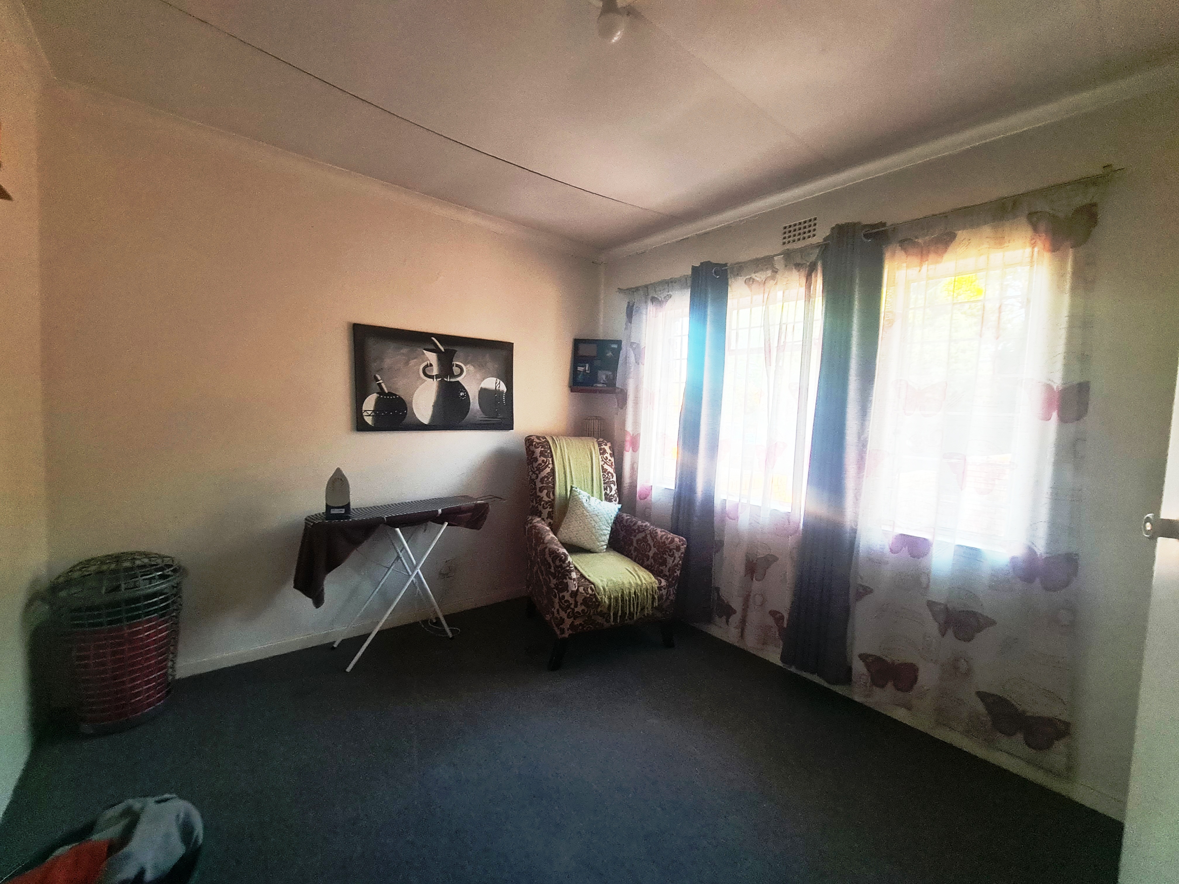 4 Bedroom Property for Sale in Corlett Gardens Gauteng