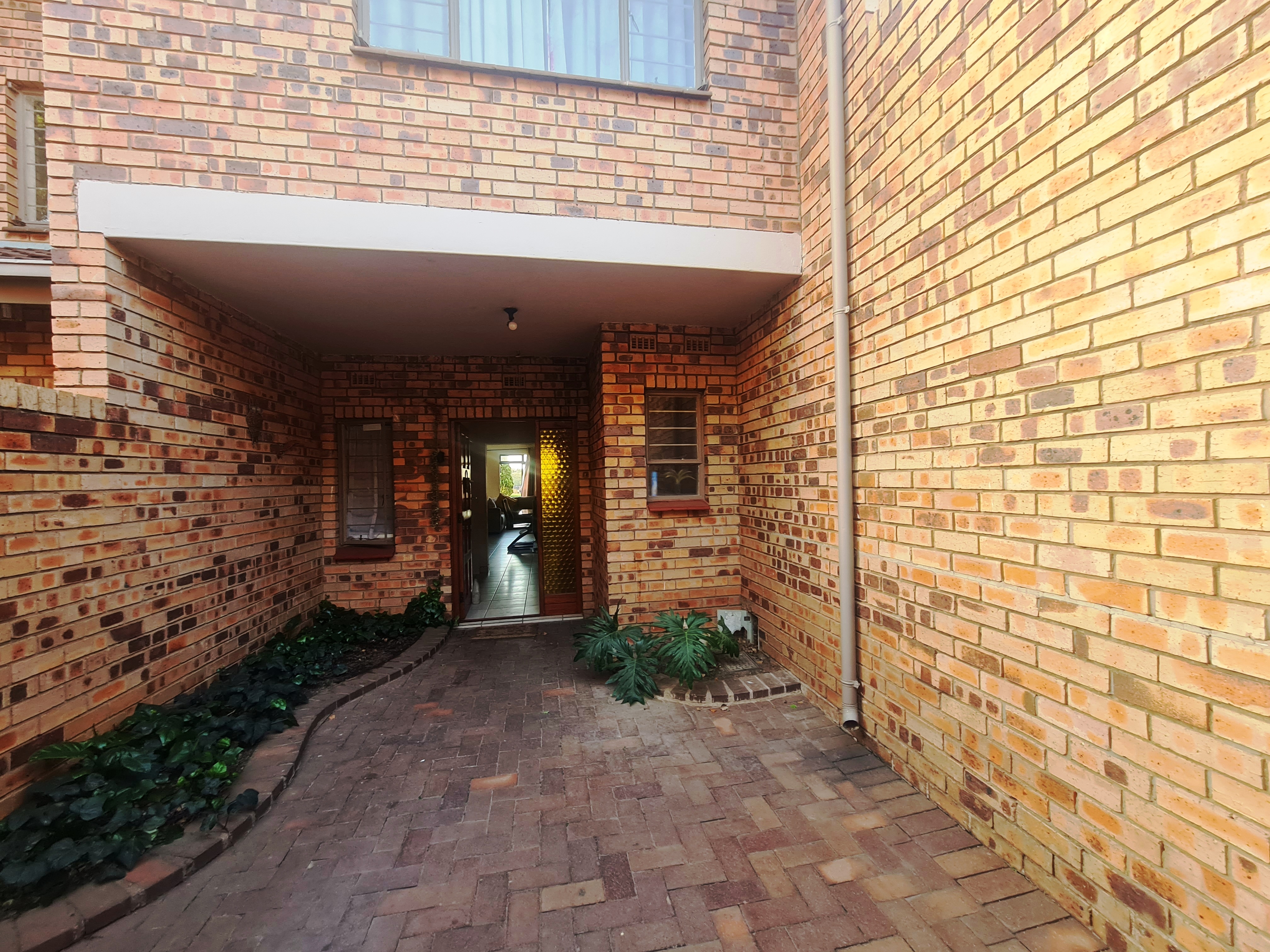 4 Bedroom Property for Sale in Corlett Gardens Gauteng