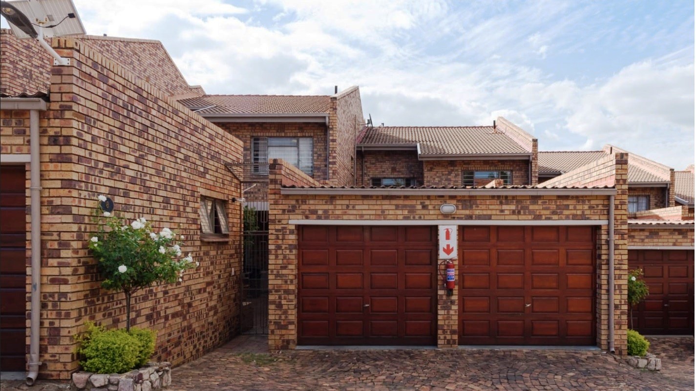 4 Bedroom Property for Sale in Corlett Gardens Gauteng