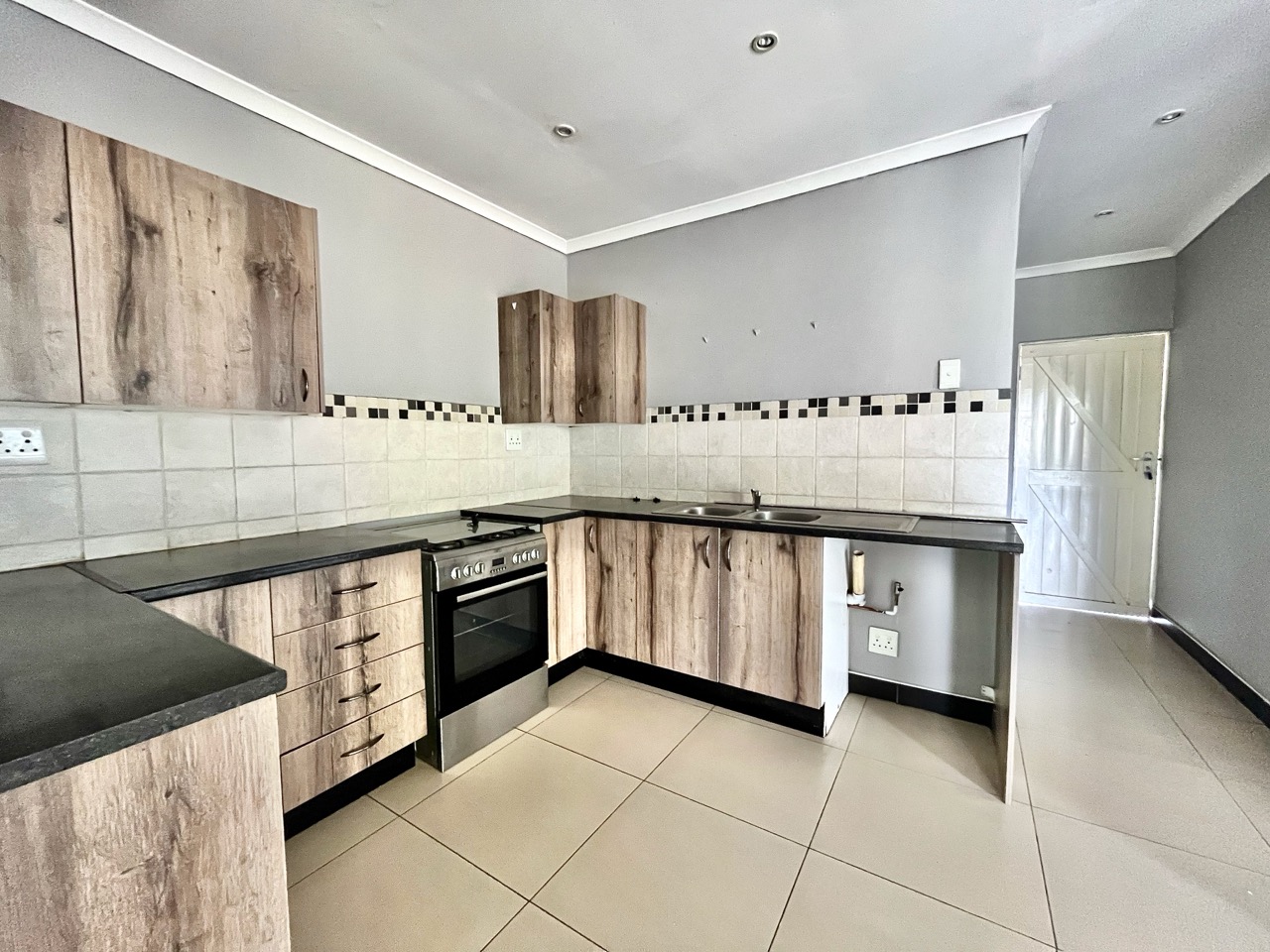 To Let 2 Bedroom Property for Rent in Sun Valley Gauteng