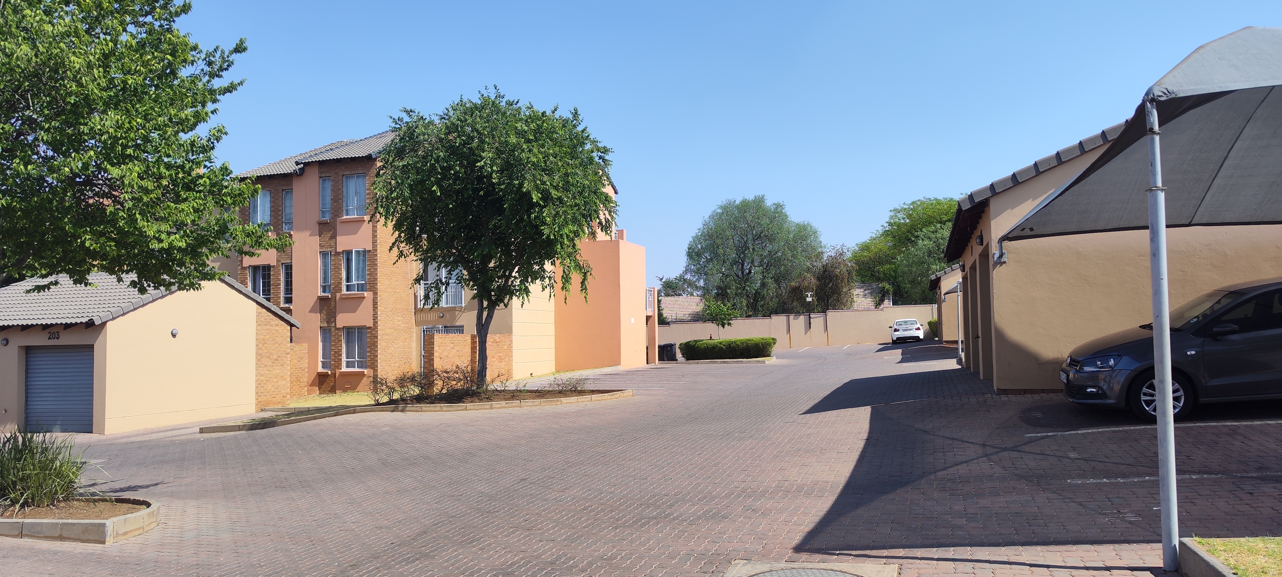 2 Bedroom Property for Sale in Erand Gardens Gauteng