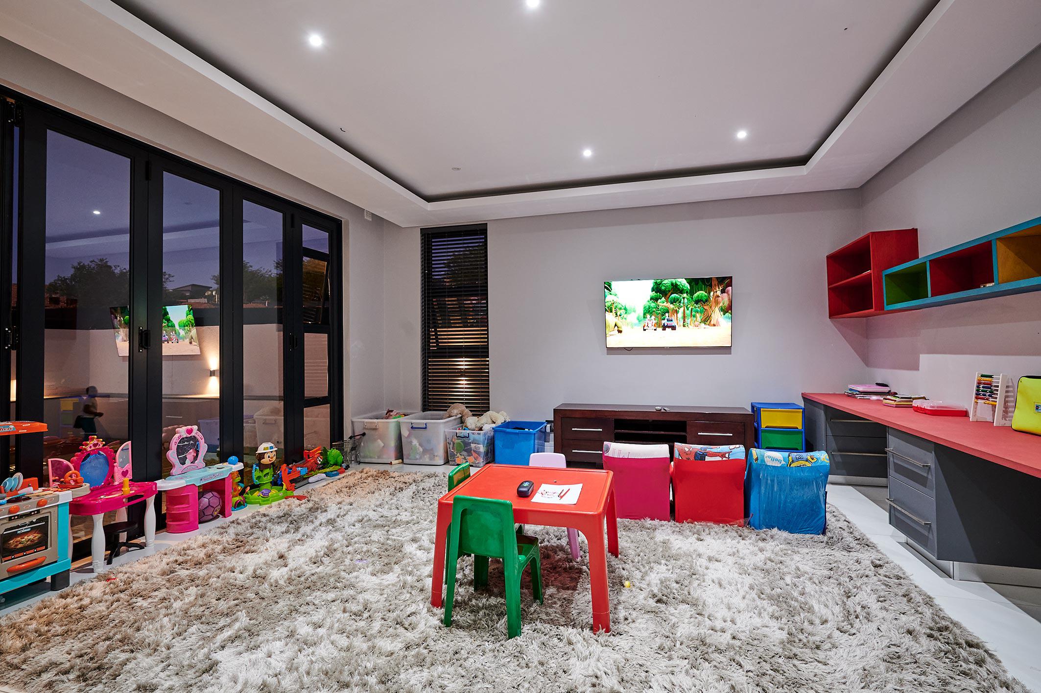 5 Bedroom Property for Sale in Waterfall Country Estate Gauteng