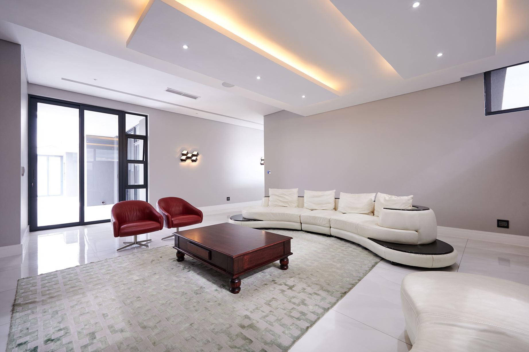 5 Bedroom Property for Sale in Waterfall Country Estate Gauteng