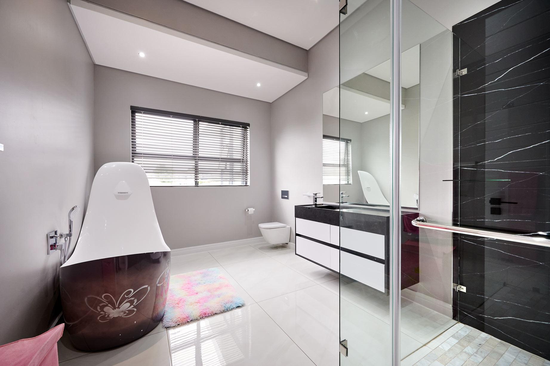 5 Bedroom Property for Sale in Waterfall Country Estate Gauteng
