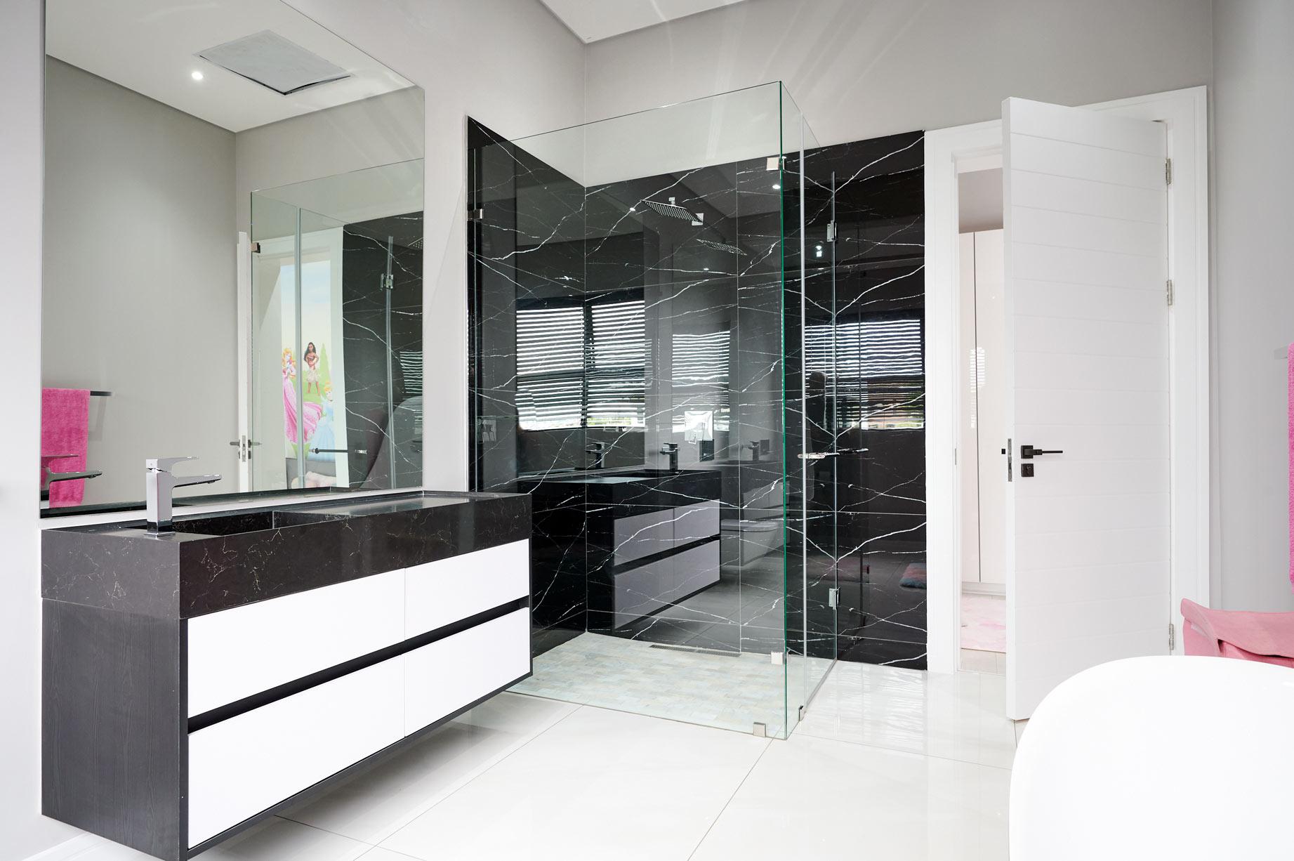 5 Bedroom Property for Sale in Waterfall Country Estate Gauteng