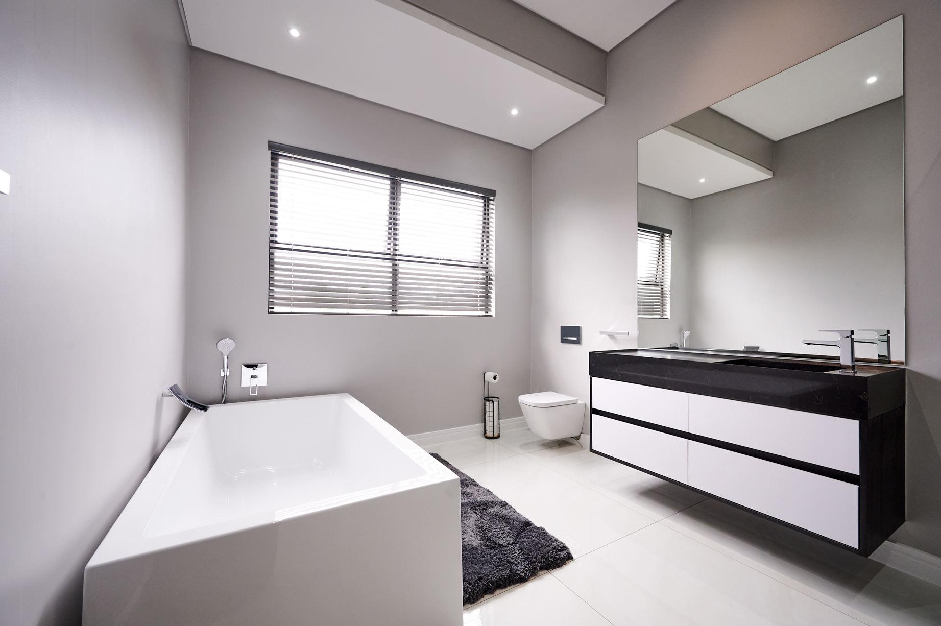 5 Bedroom Property for Sale in Waterfall Country Estate Gauteng