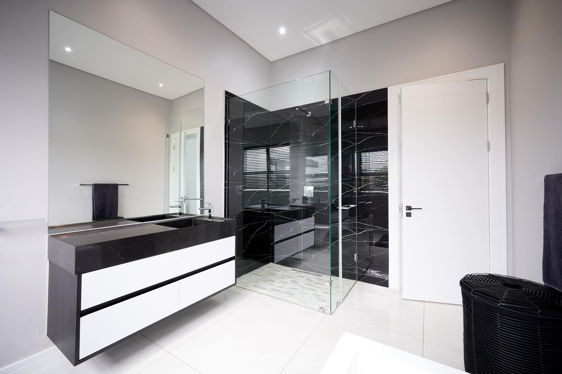 5 Bedroom Property for Sale in Waterfall Country Estate Gauteng