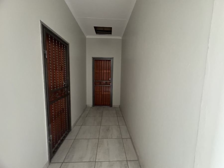 To Let 1 Bedroom Property for Rent in Germiston South Gauteng