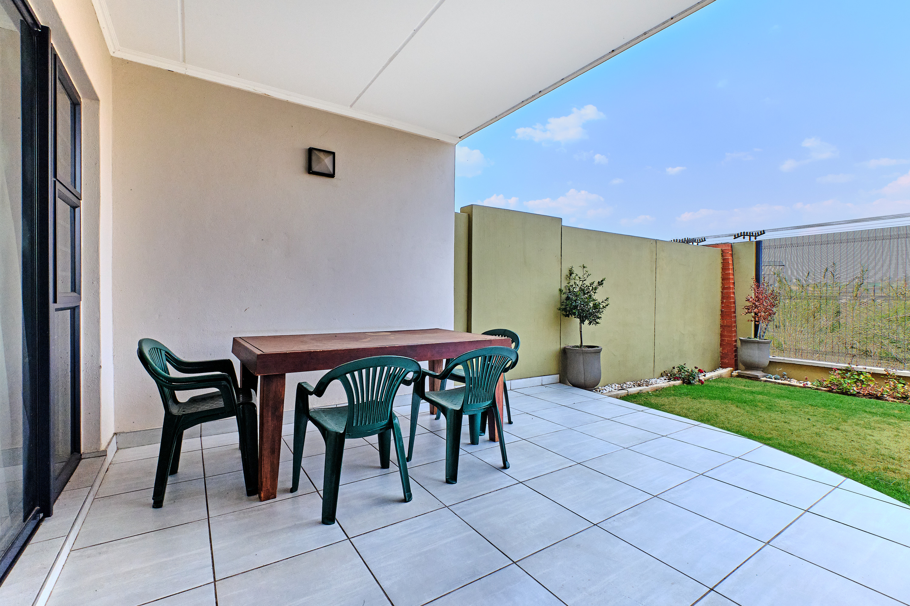 To Let 3 Bedroom Property for Rent in Waterfall Gauteng