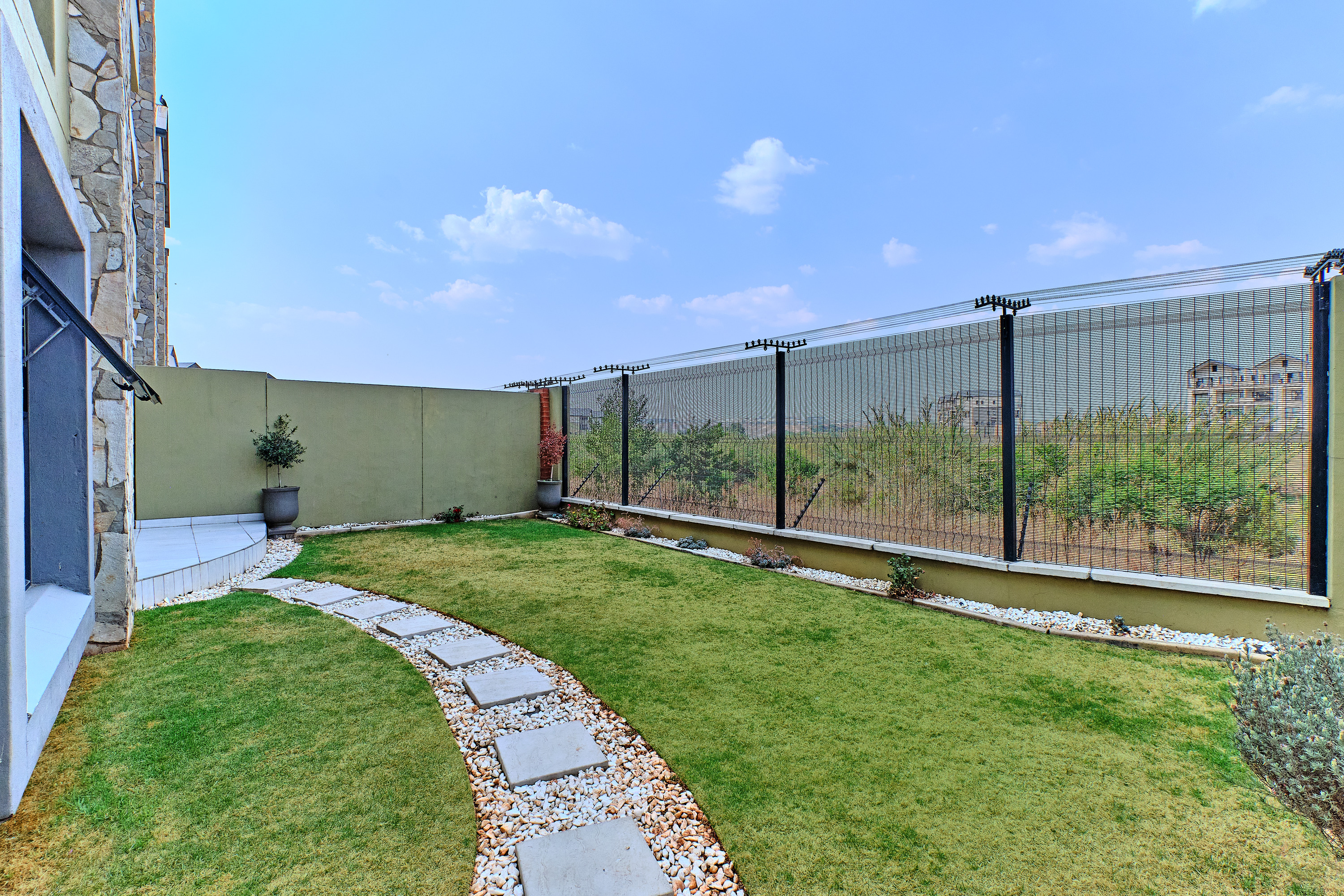 To Let 3 Bedroom Property for Rent in Waterfall Gauteng