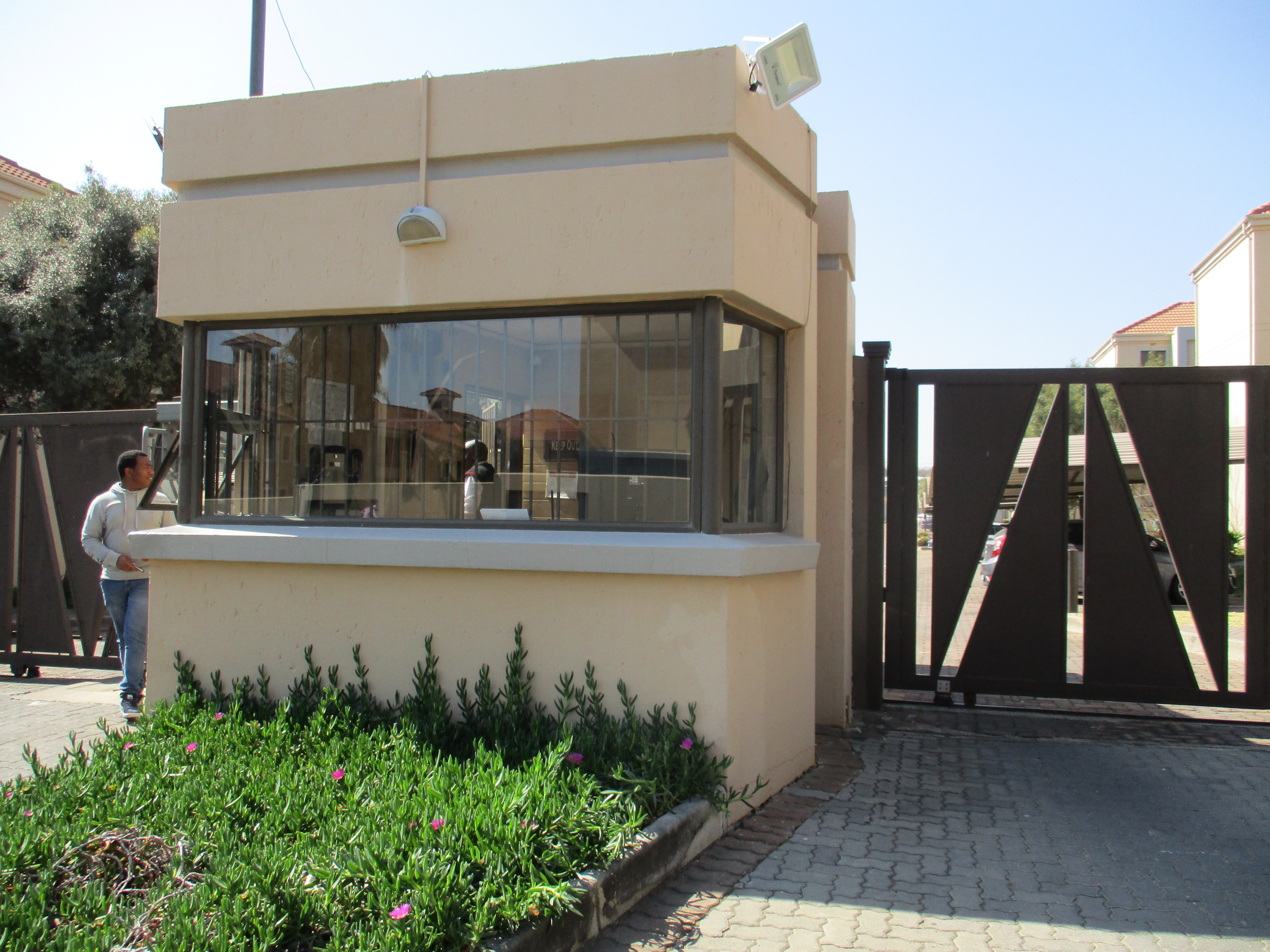 To Let 2 Bedroom Property for Rent in Halfway House Gauteng