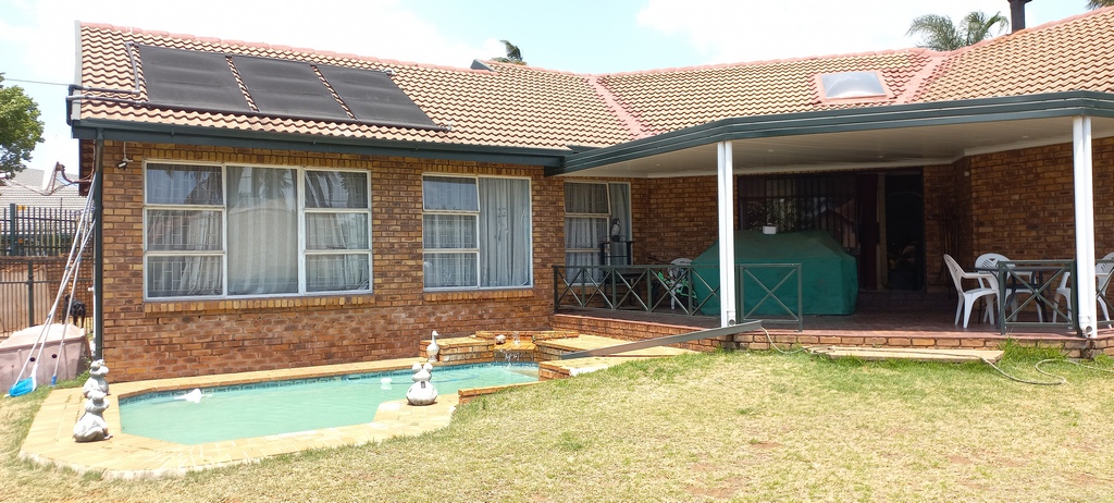 4 Bedroom Property for Sale in Edleen Gauteng