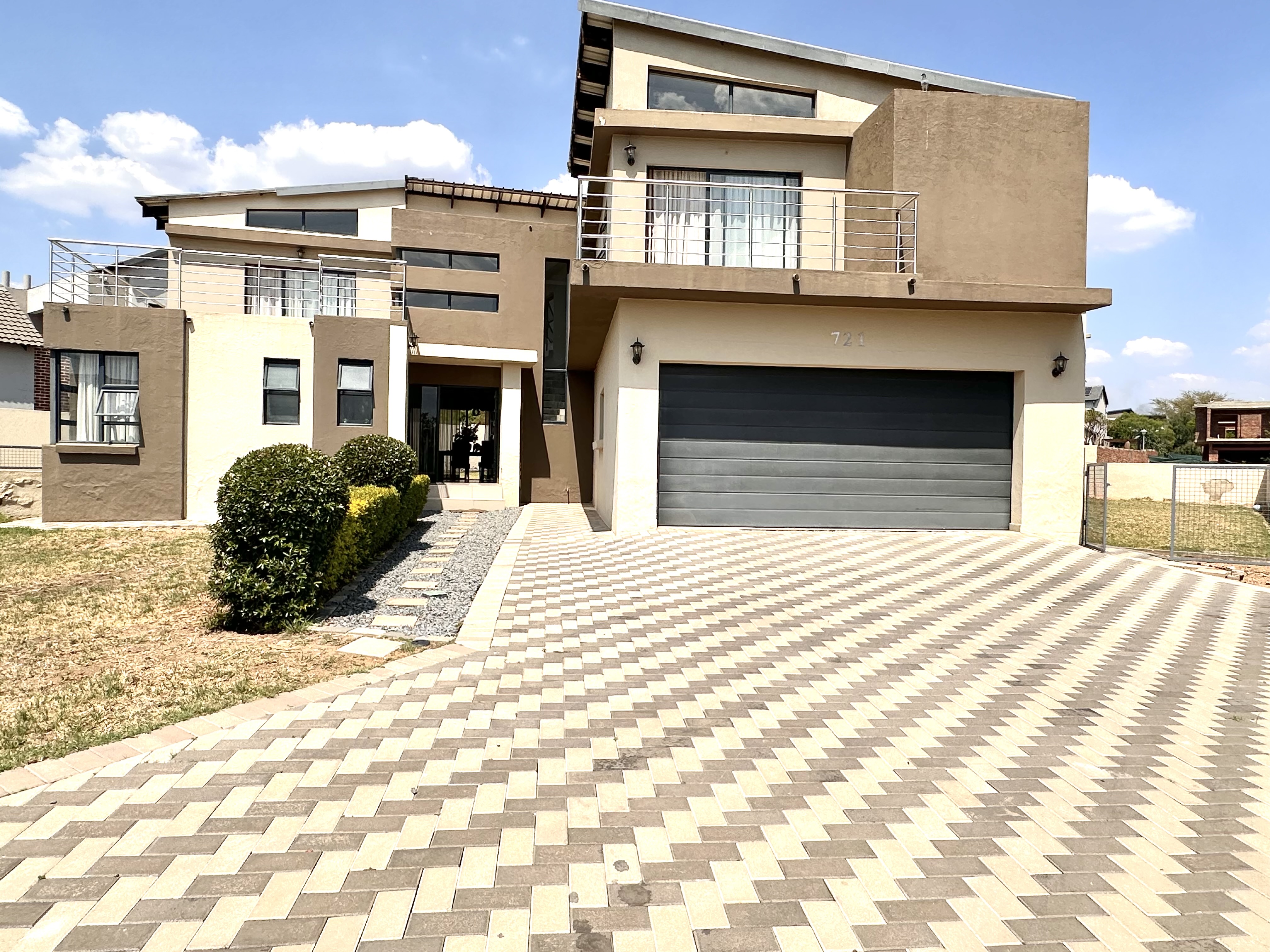 5 Bedroom Property for Sale in Copperleaf Estate Gauteng