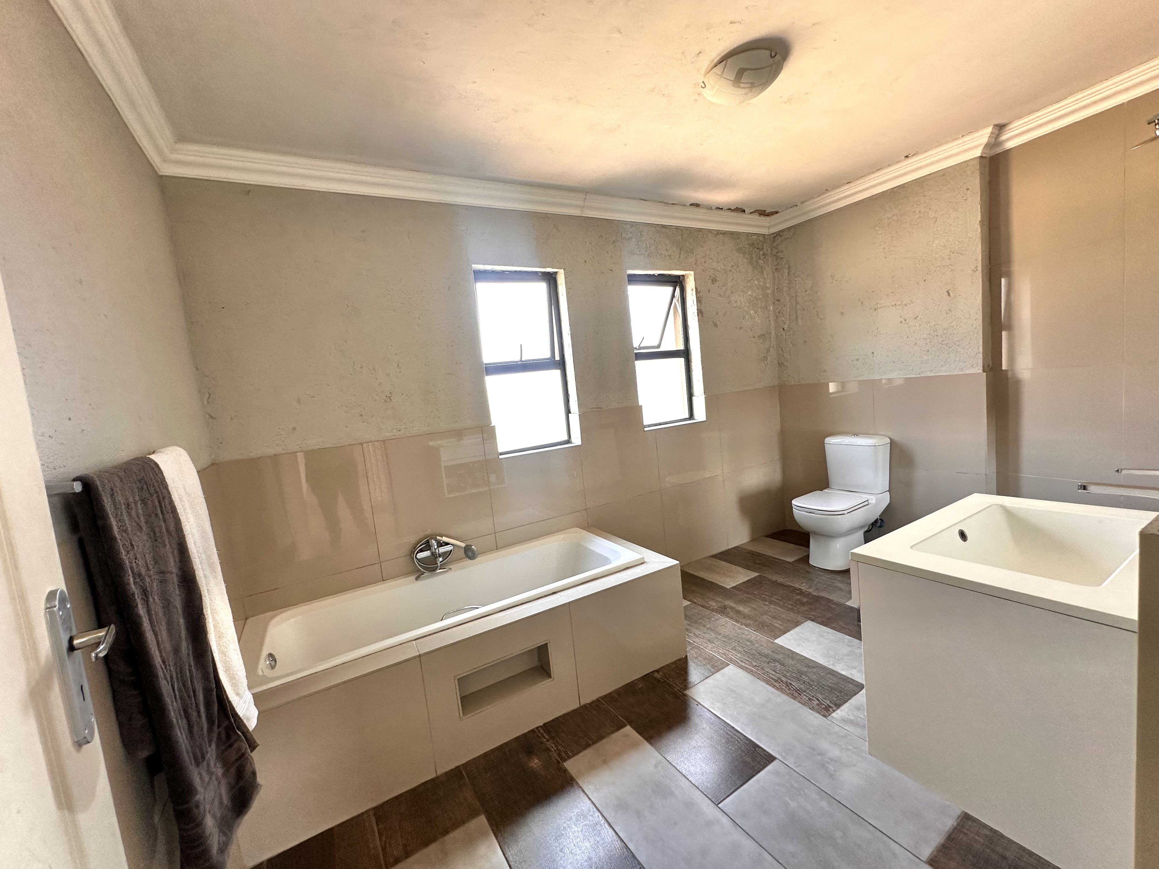 5 Bedroom Property for Sale in Copperleaf Estate Gauteng